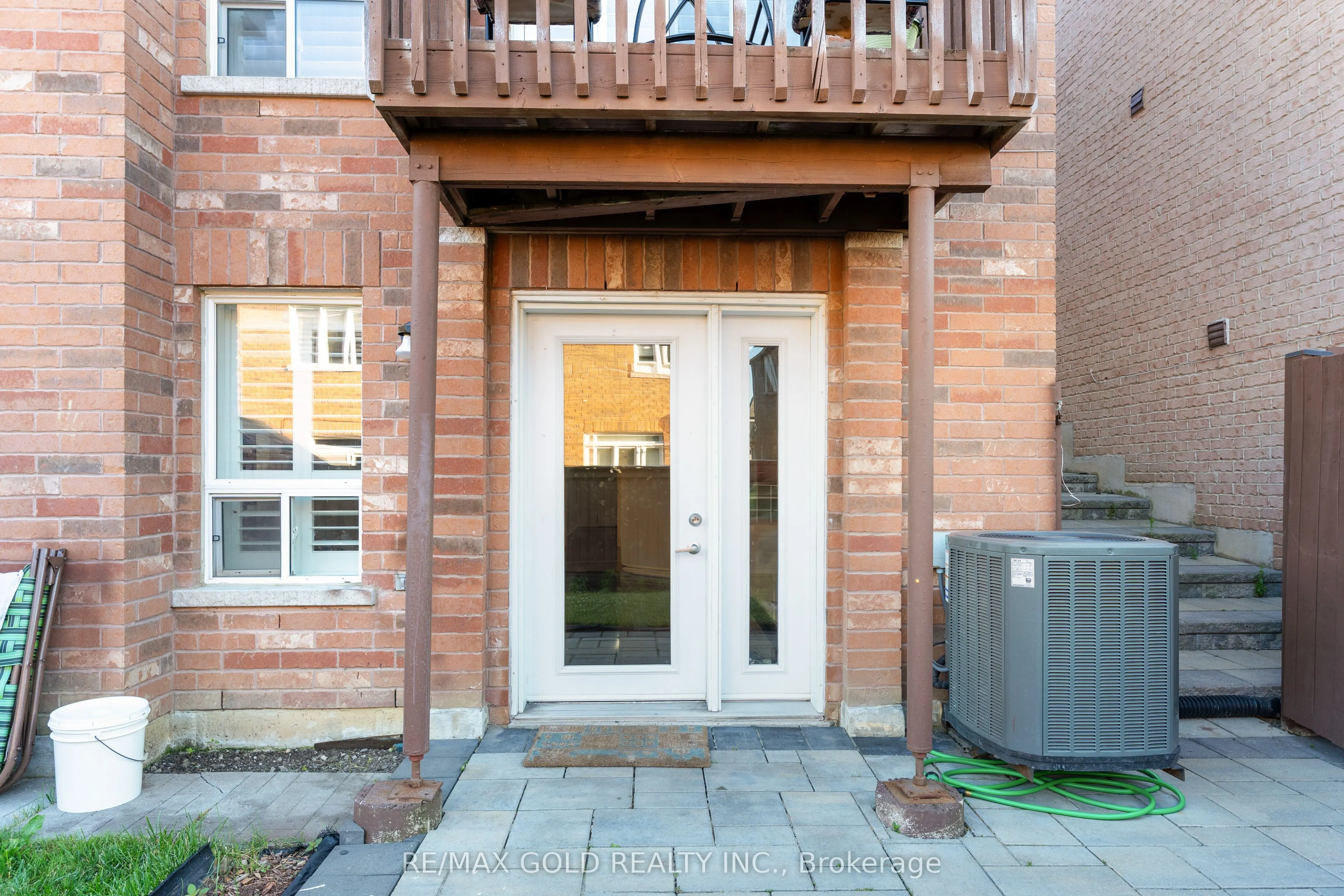 72 Newington Crescent