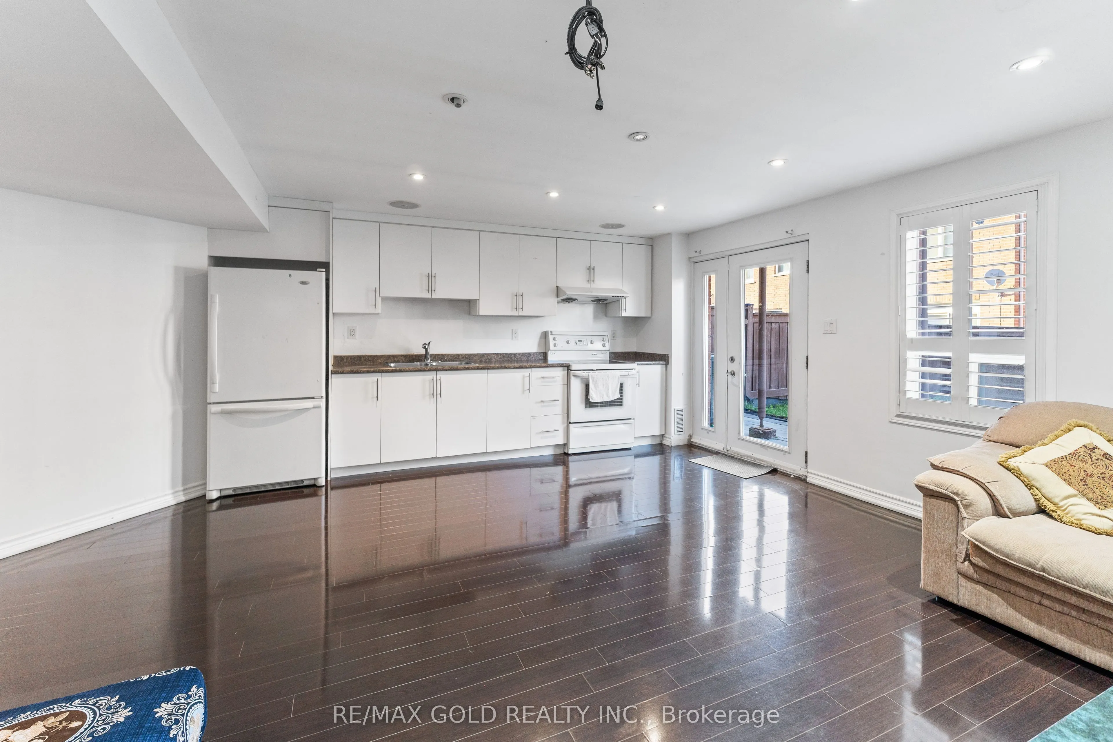 72 Newington Crescent