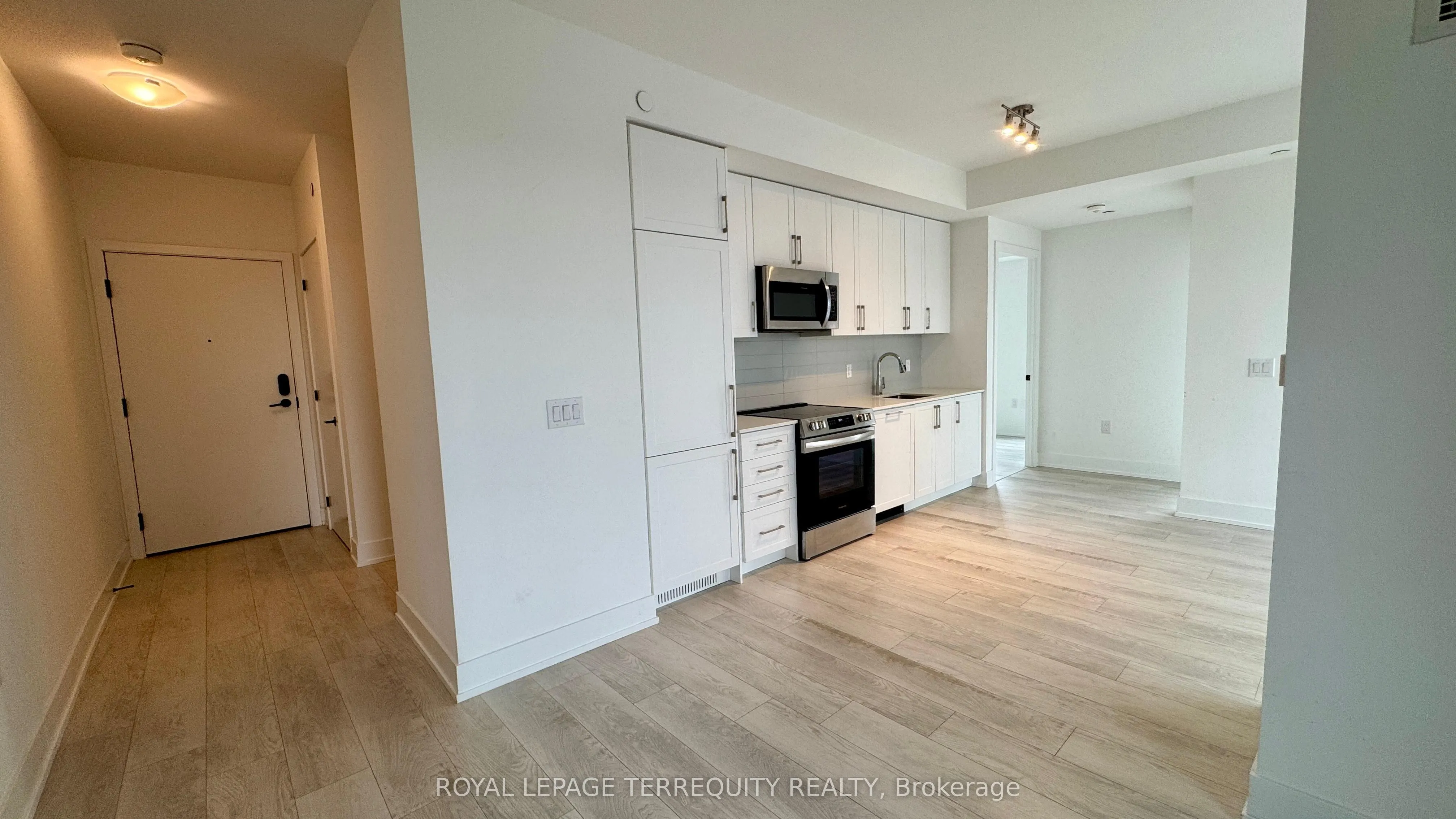 2450 Old Bronte Road, #204