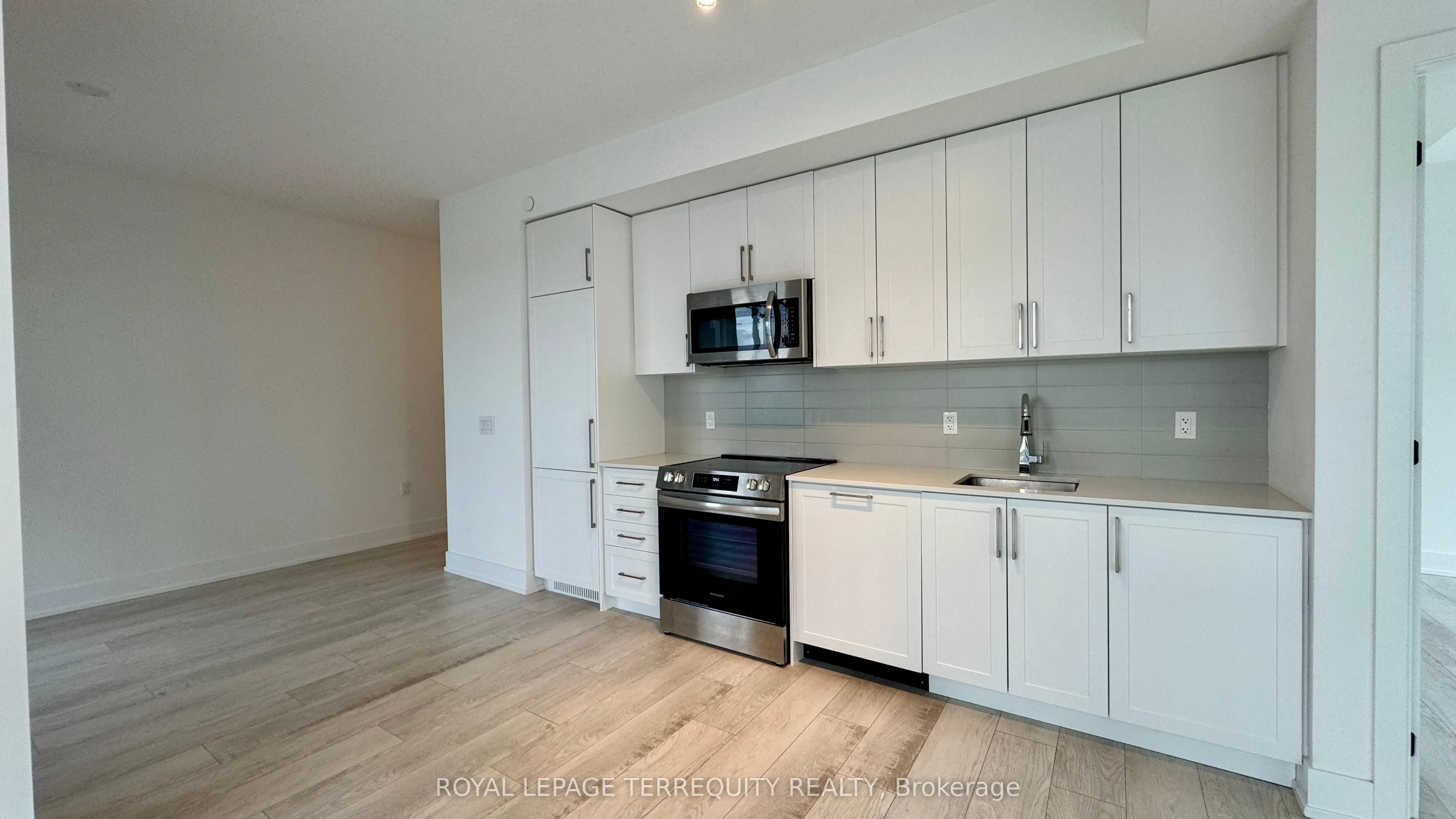 2450 Old Bronte Road, #204