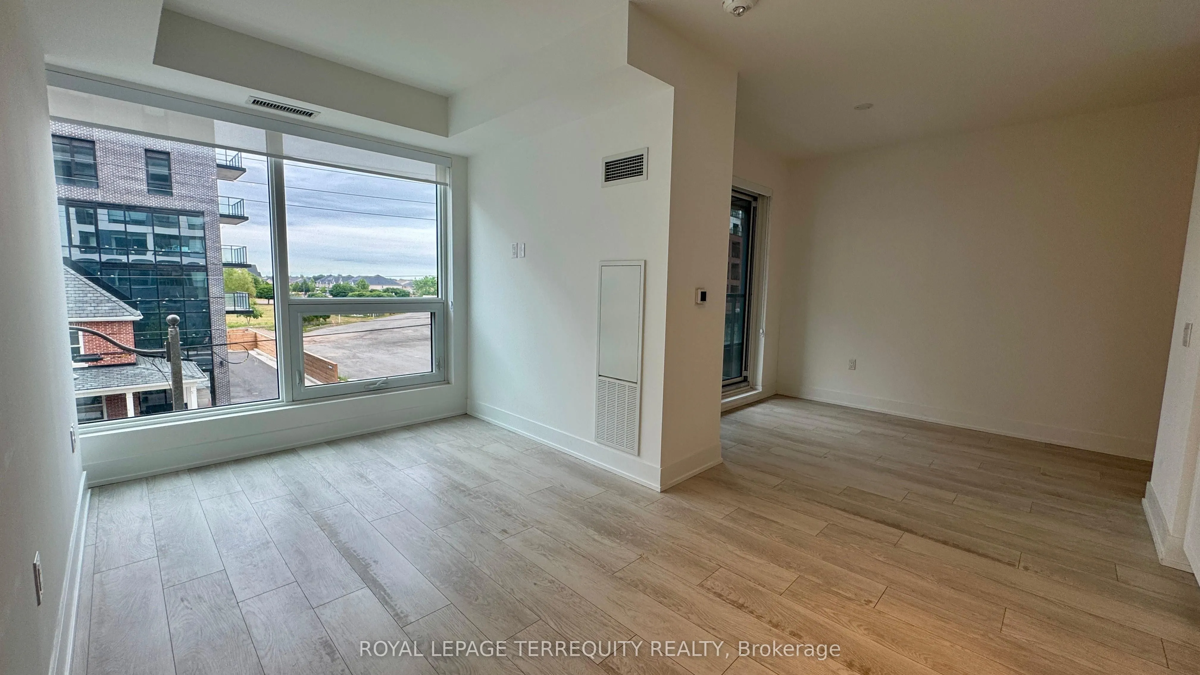 2450 Old Bronte Road, #204