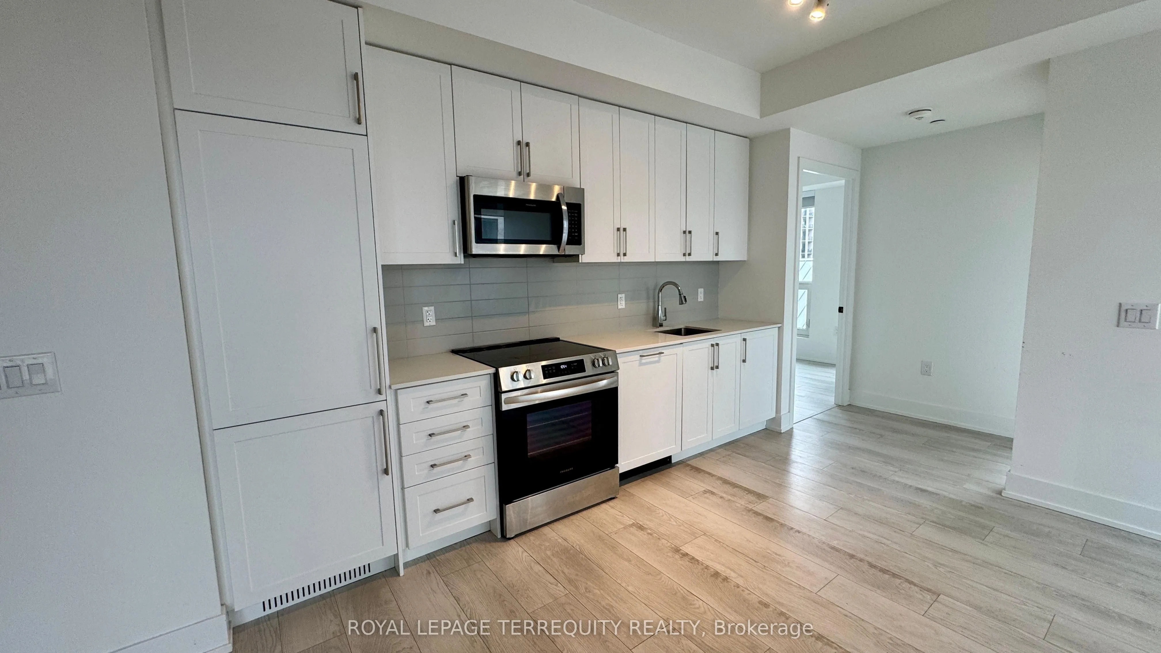 2450 Old Bronte Road, #204