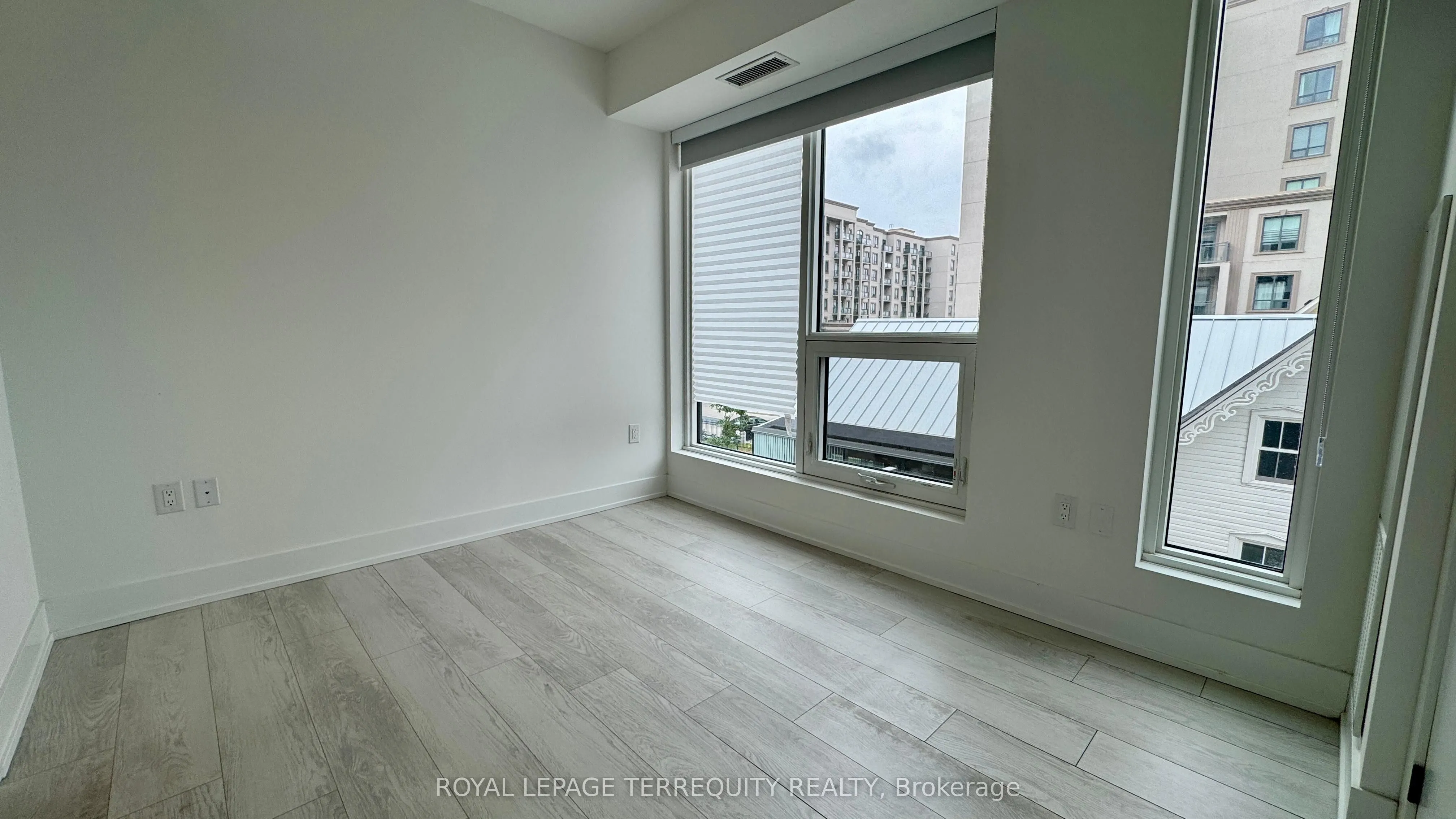 2450 Old Bronte Road, #204