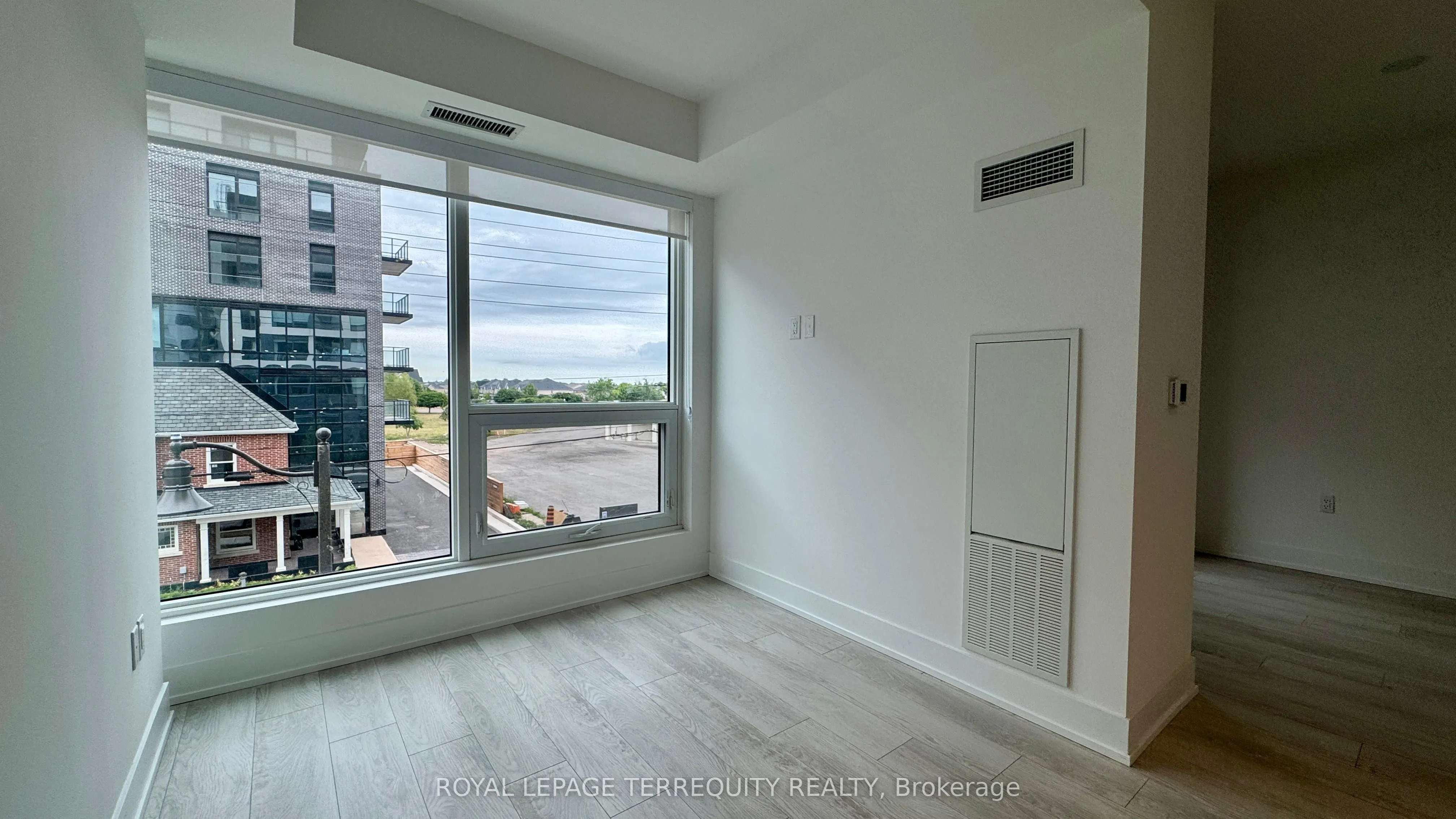 2450 Old Bronte Road, #204