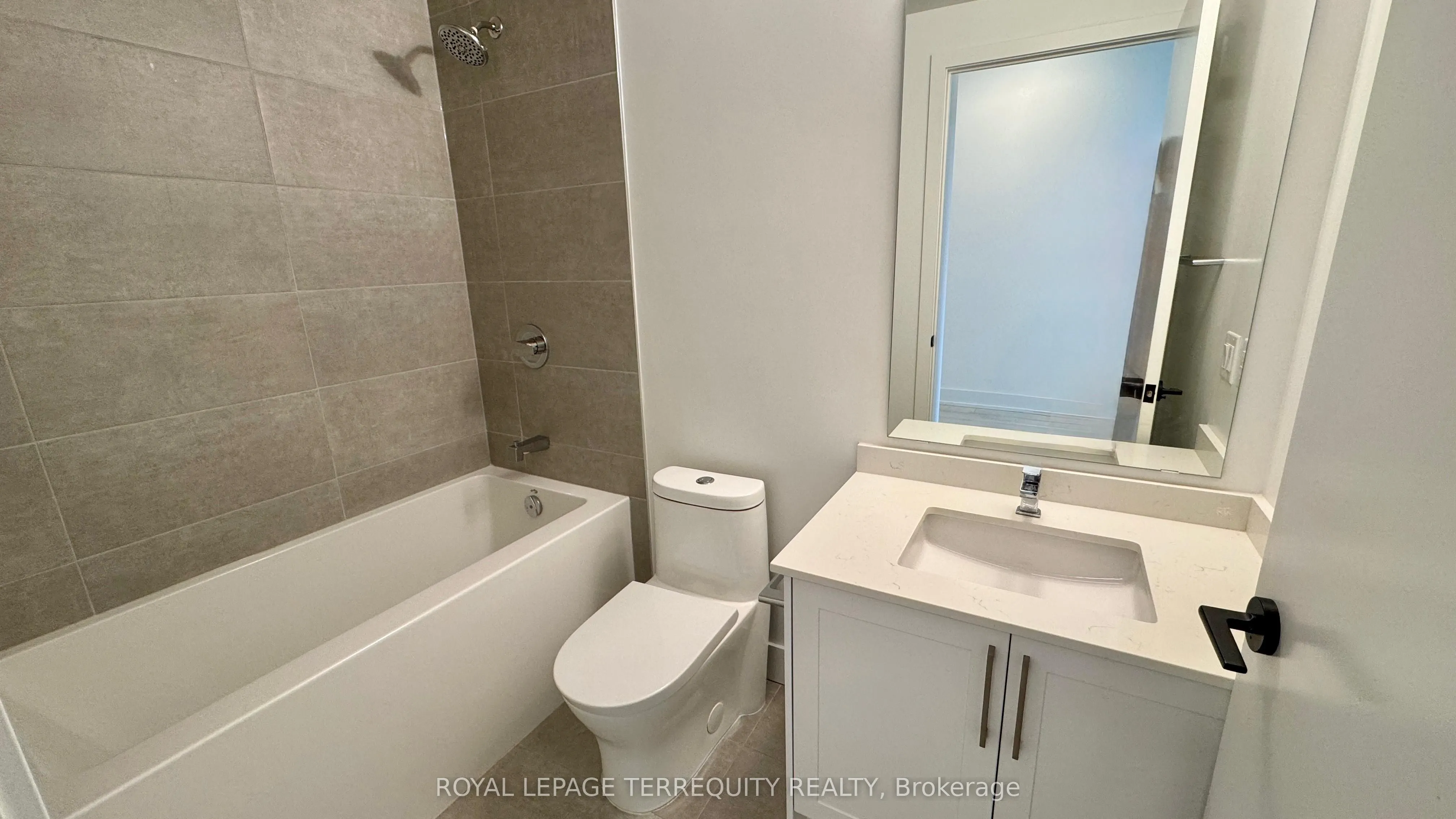 2450 Old Bronte Road, #204