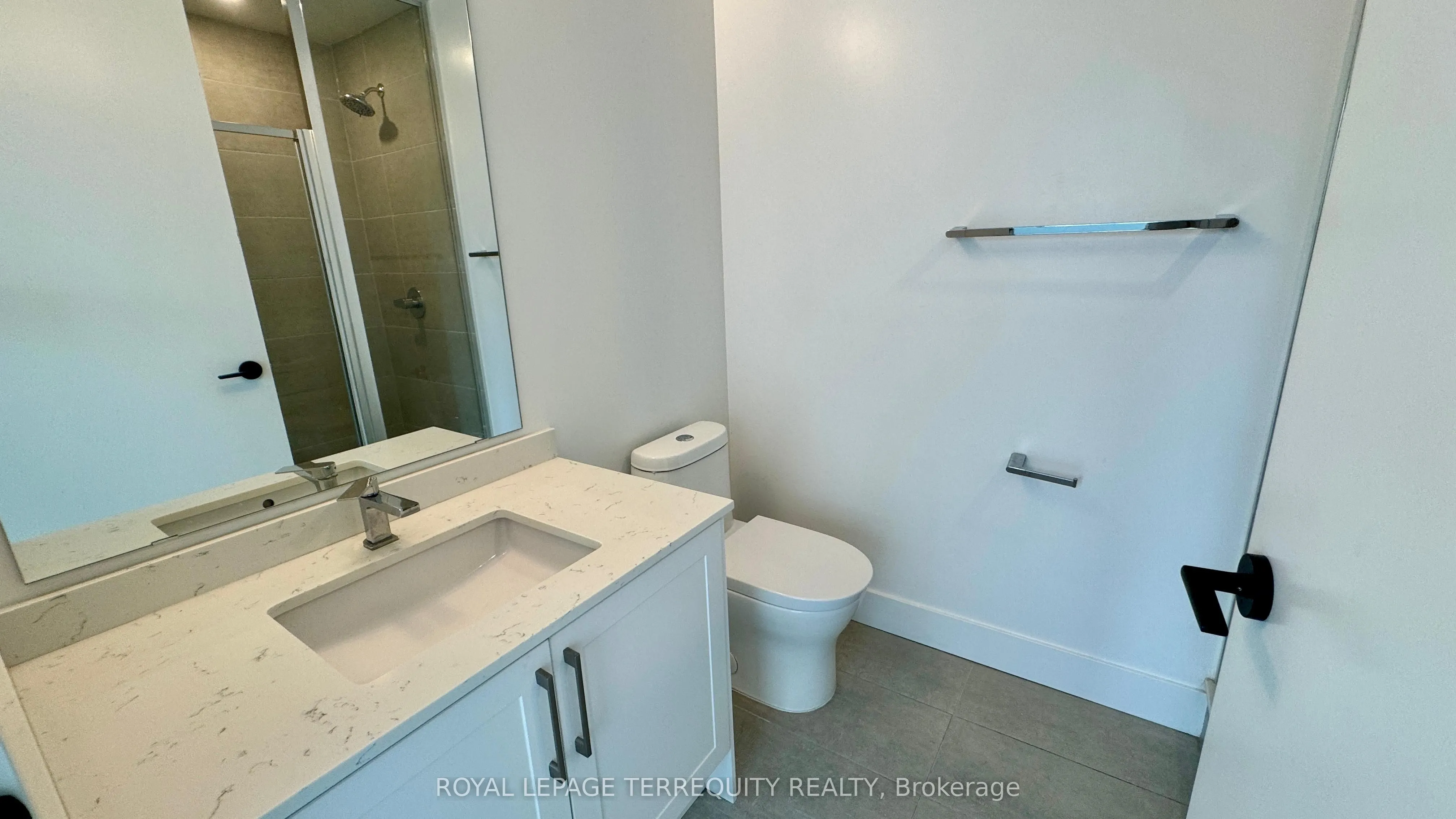 2450 Old Bronte Road, #204