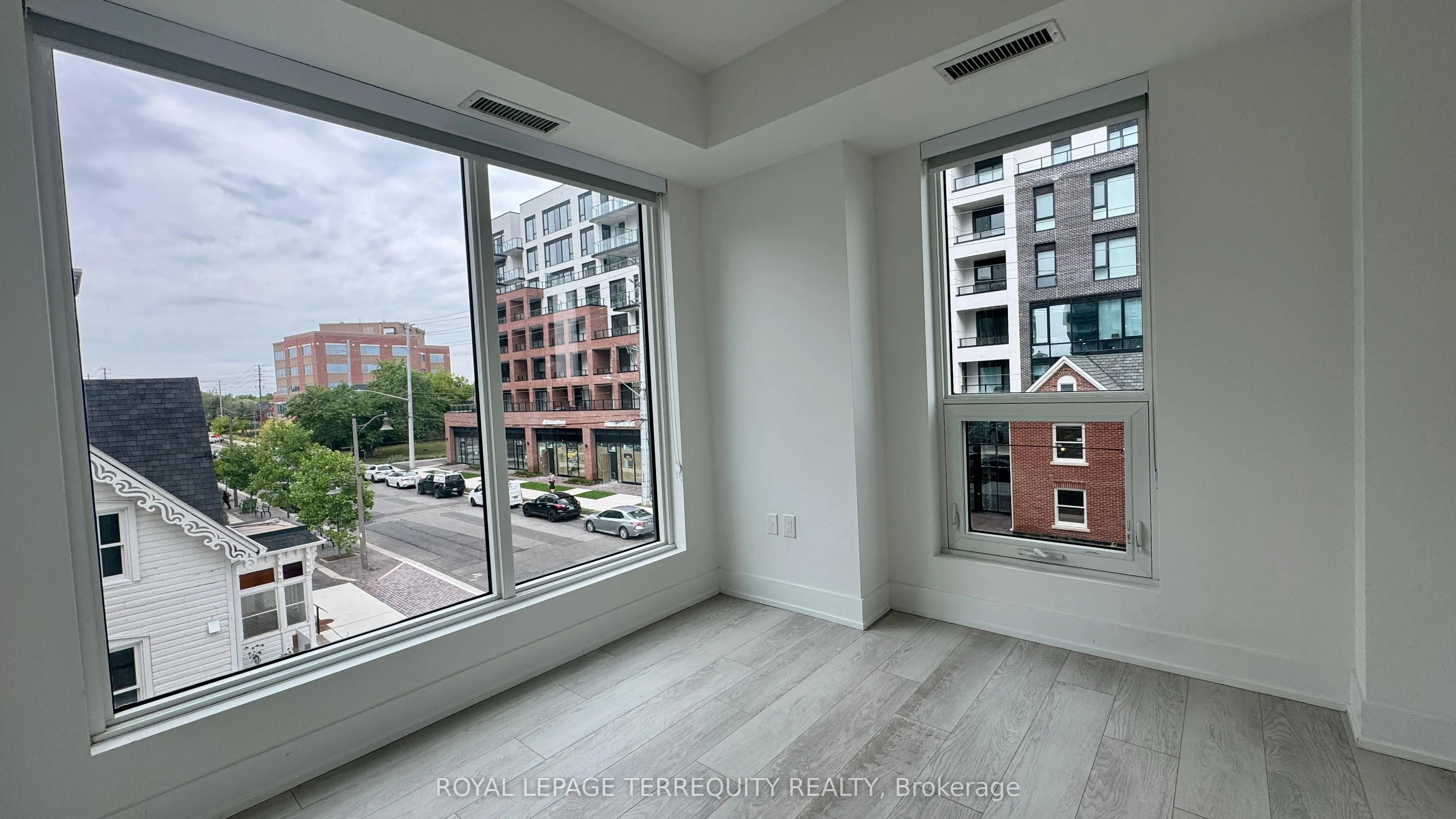2450 Old Bronte Road, #204