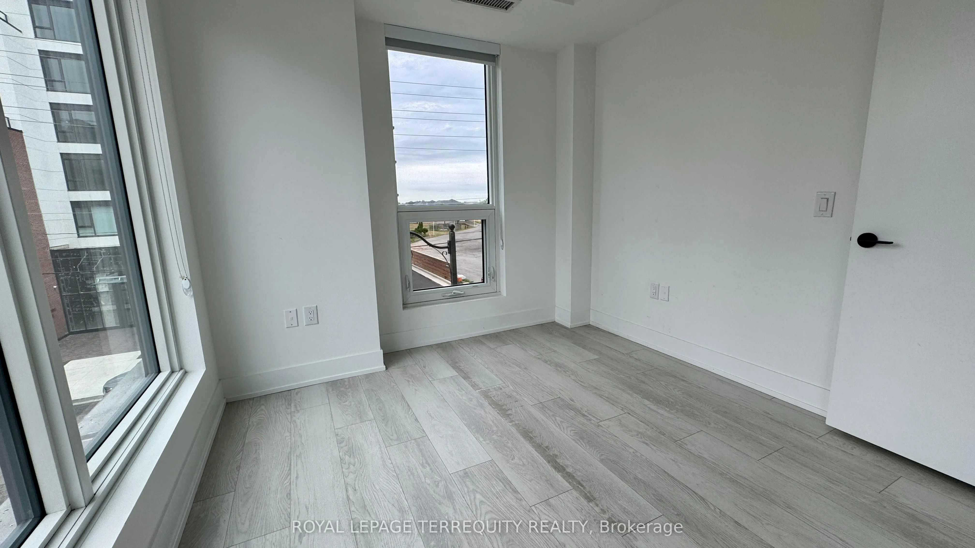 2450 Old Bronte Road, #204