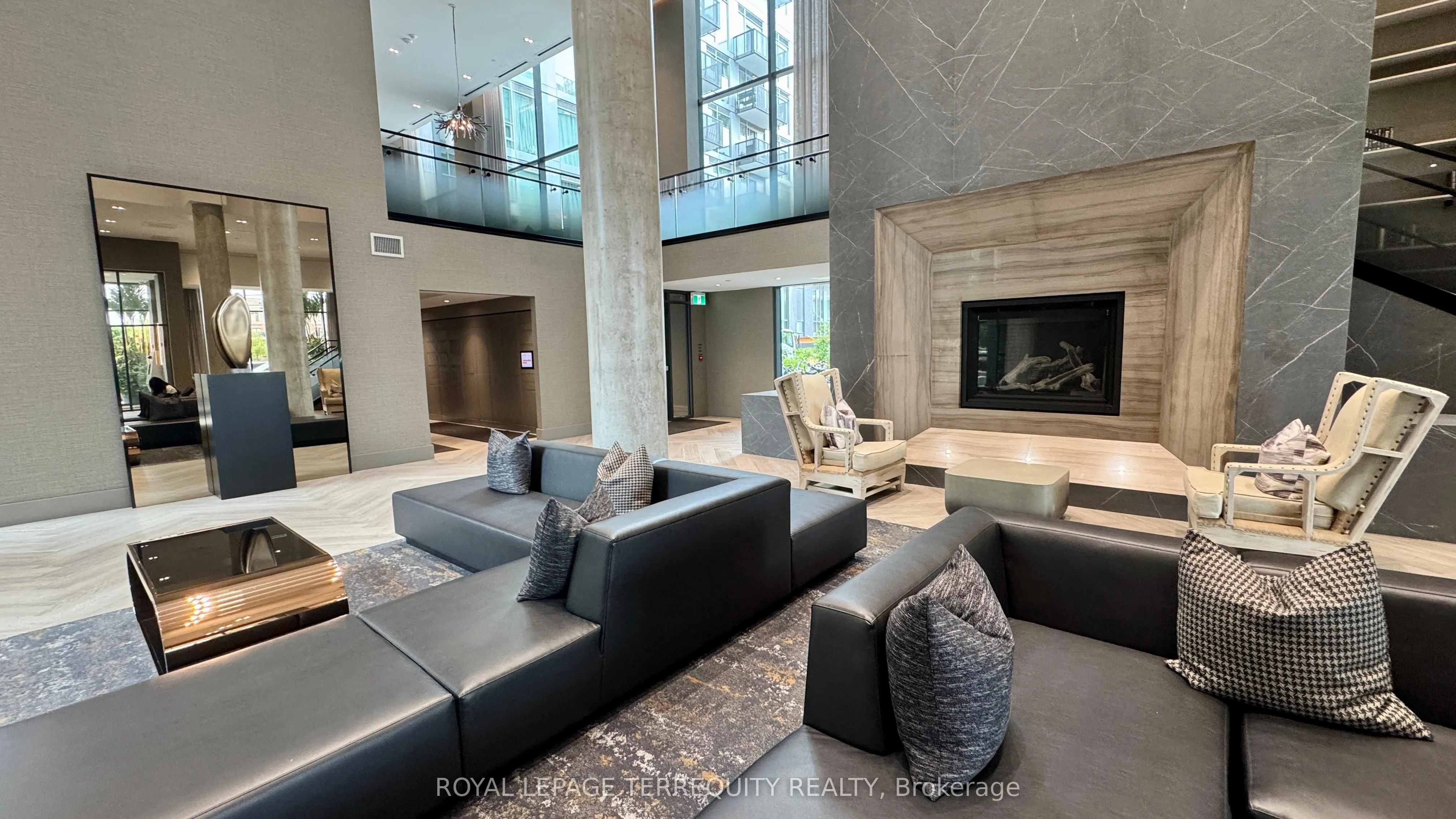 2450 Old Bronte Road, #204