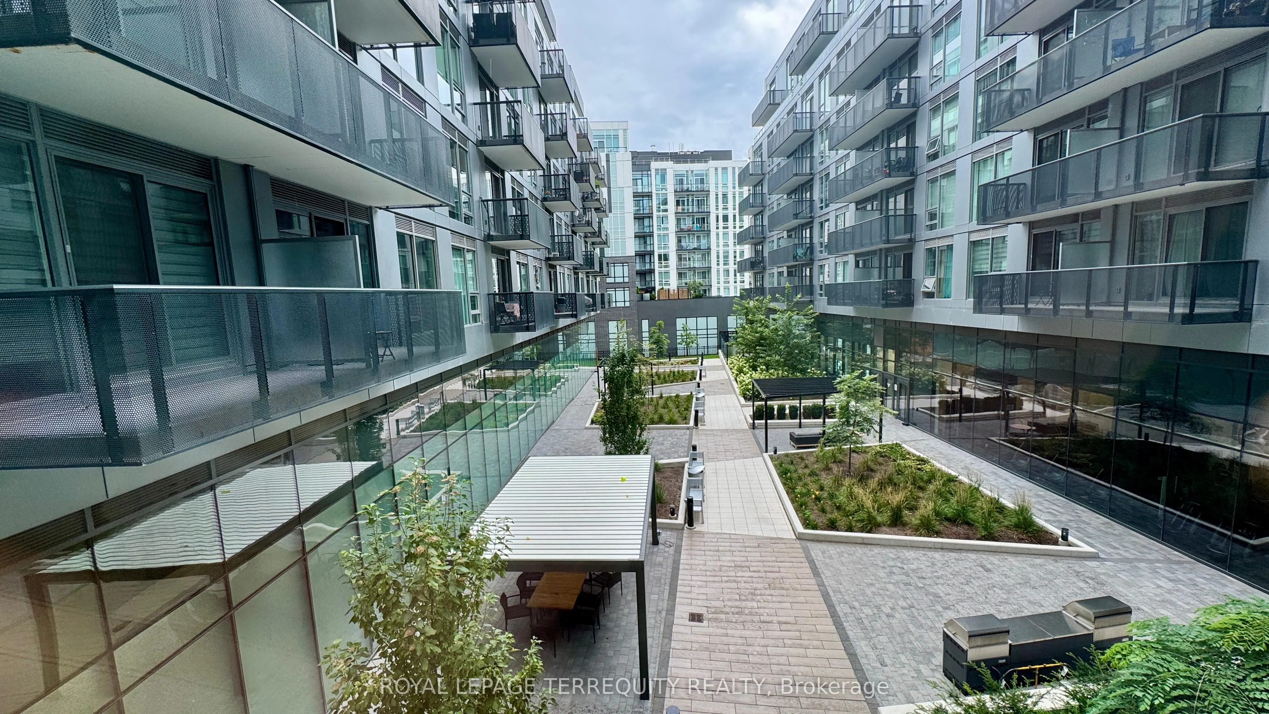 2450 Old Bronte Road, #204