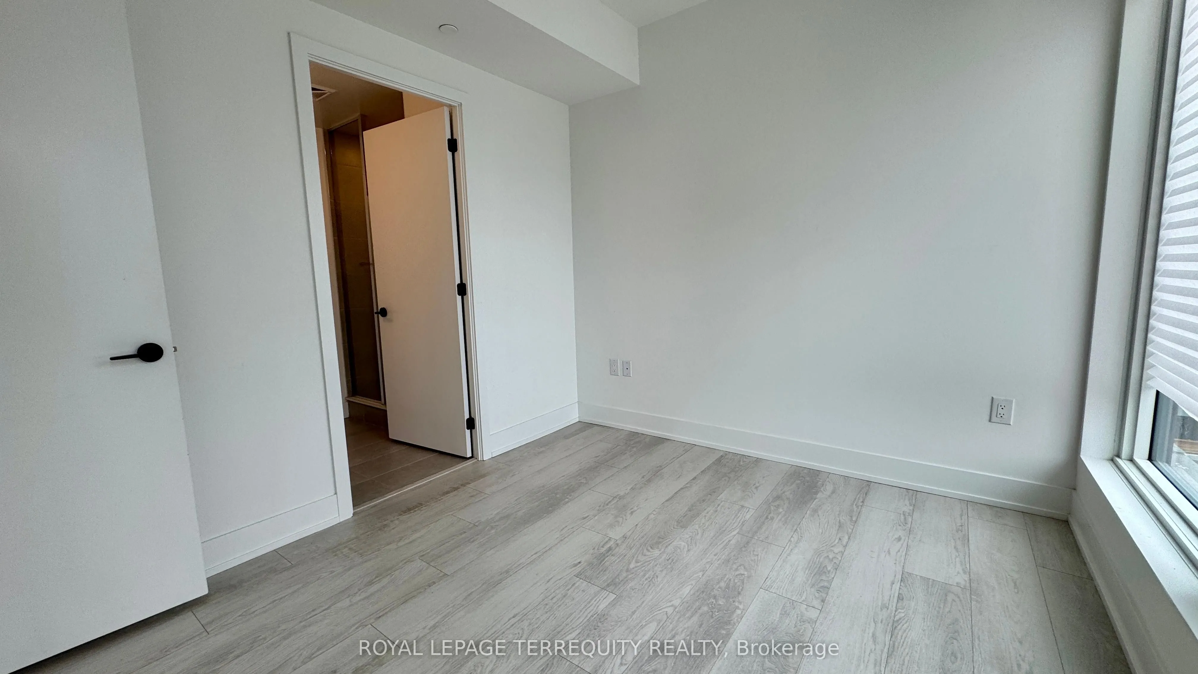 2450 Old Bronte Road, #204