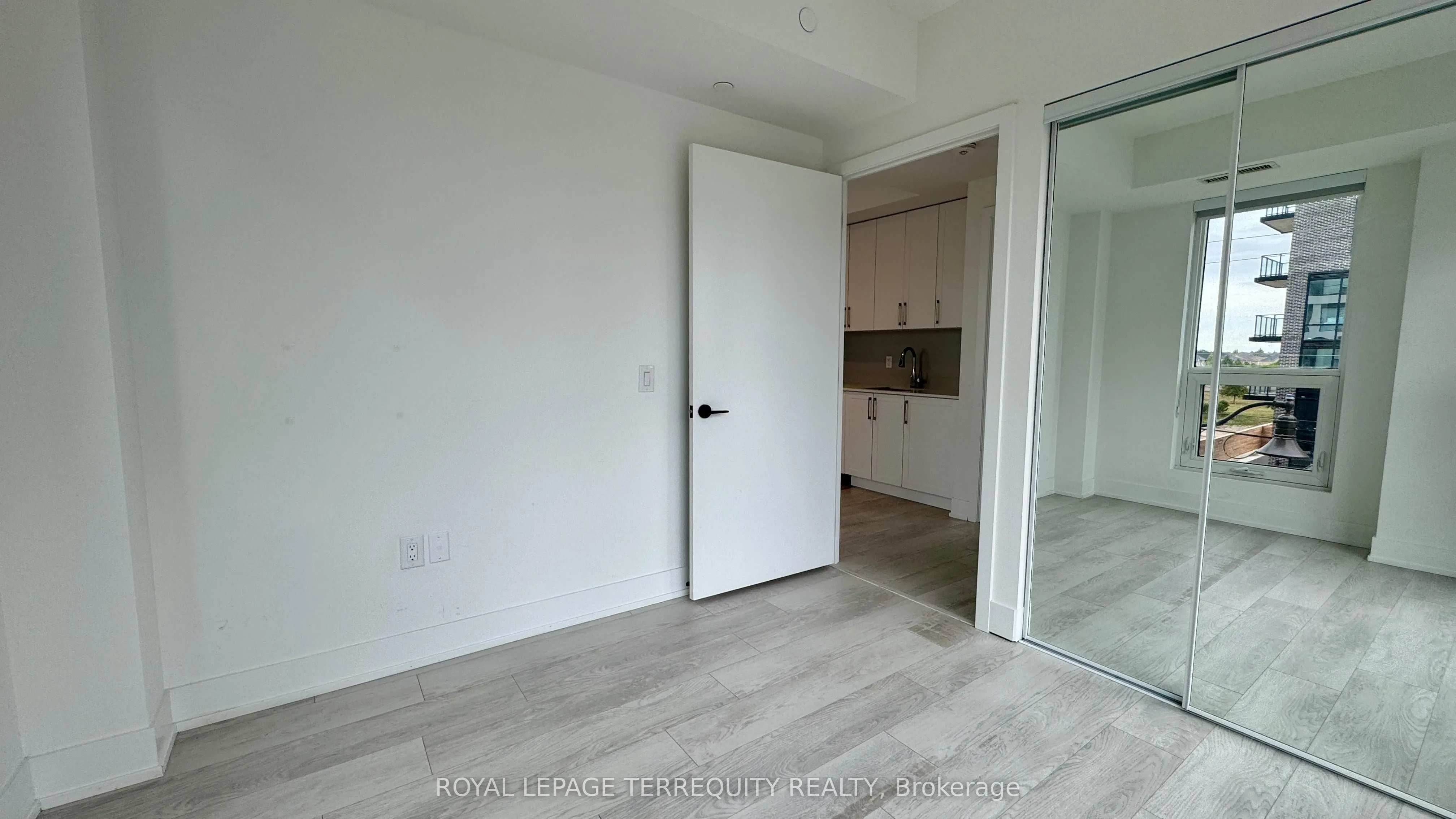 2450 Old Bronte Road, #204