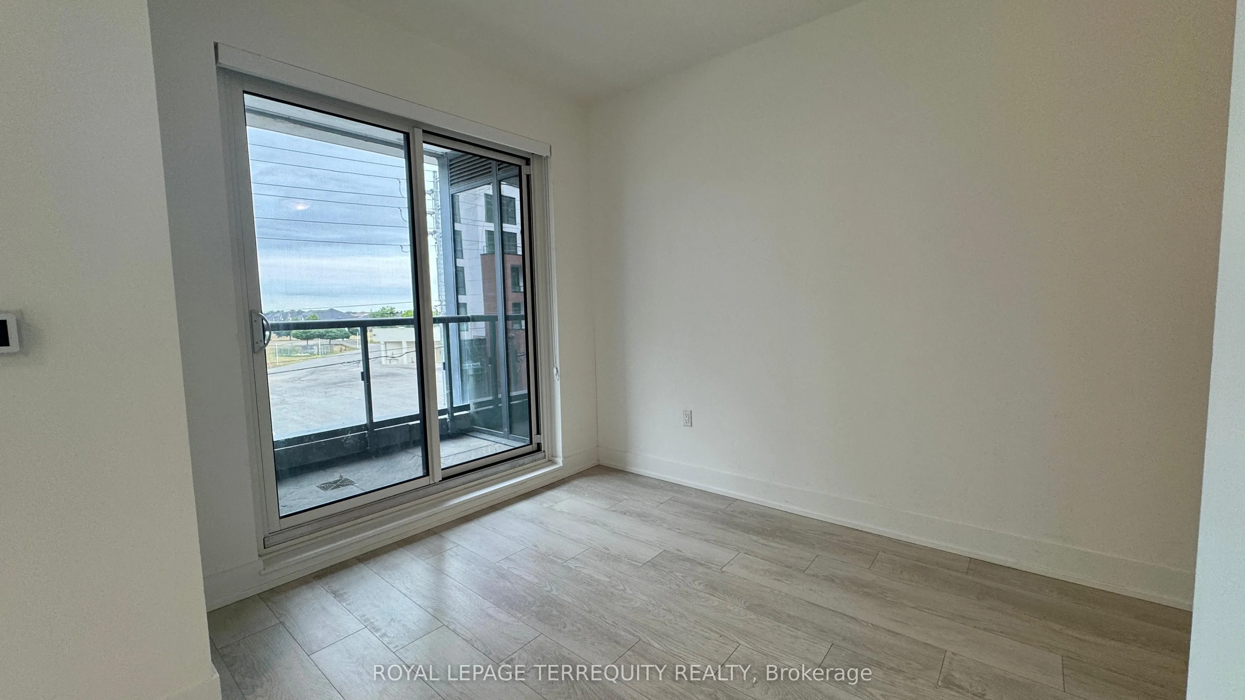 2450 Old Bronte Road, #204