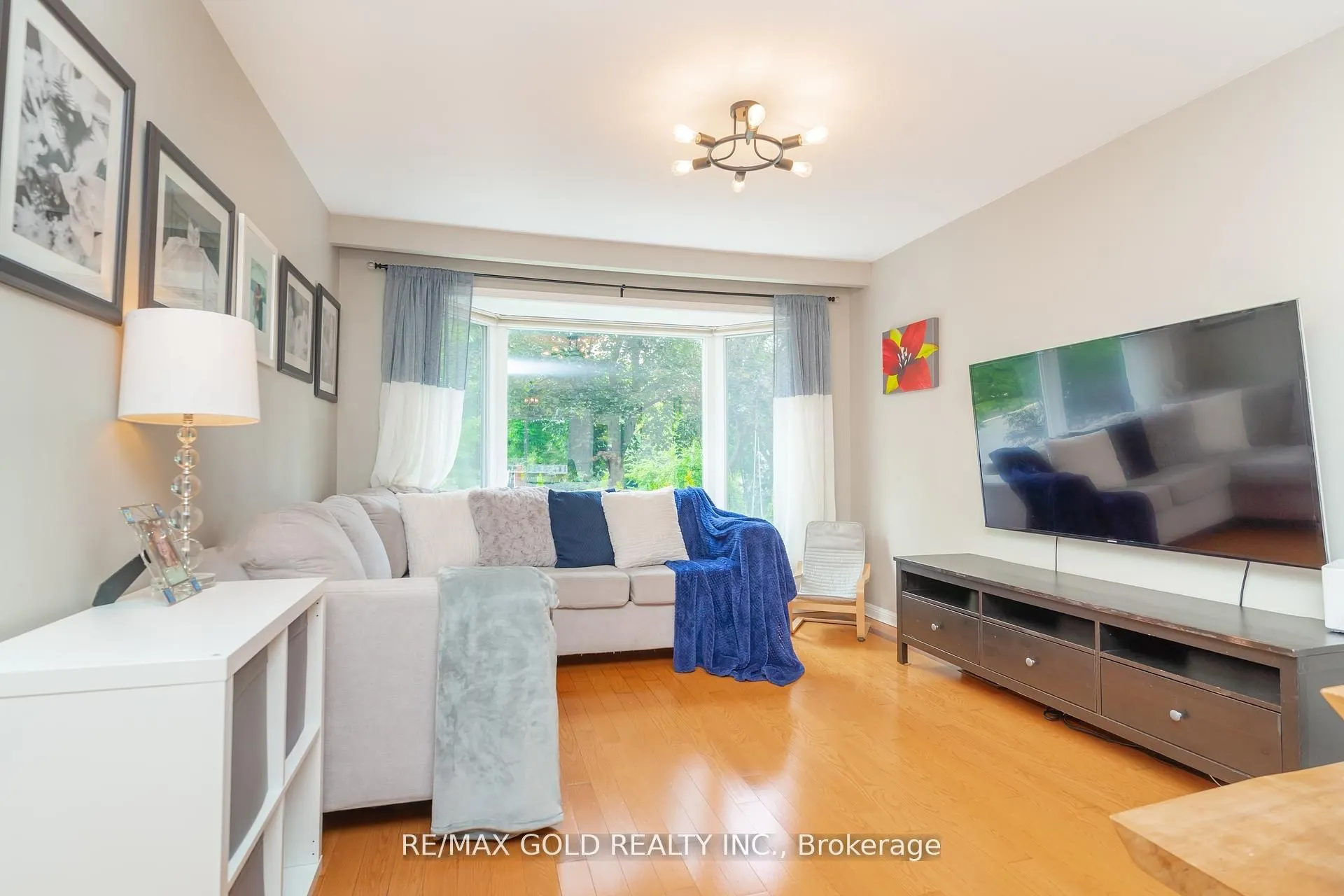 23 Edgebrook Crescent