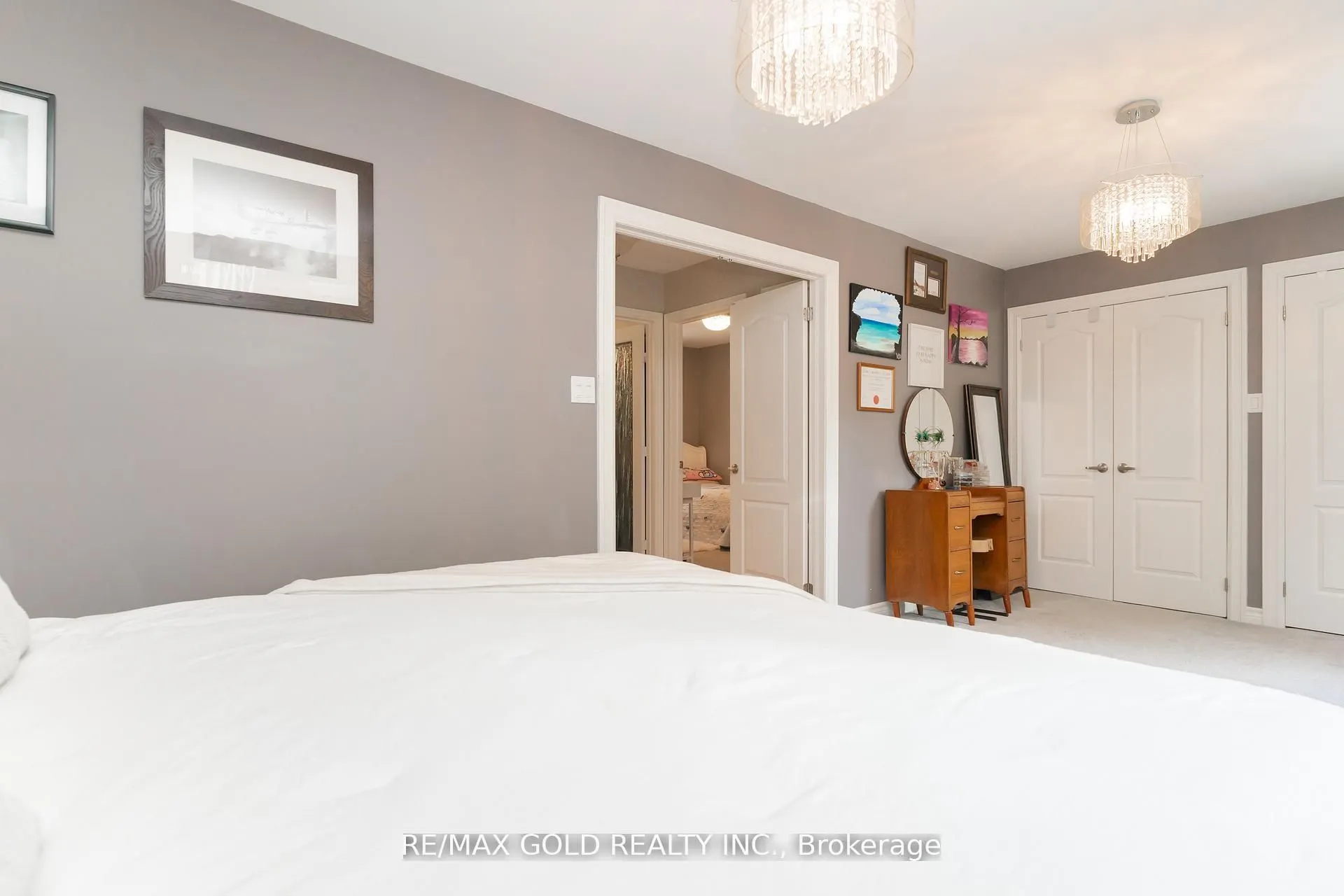 23 Edgebrook Crescent