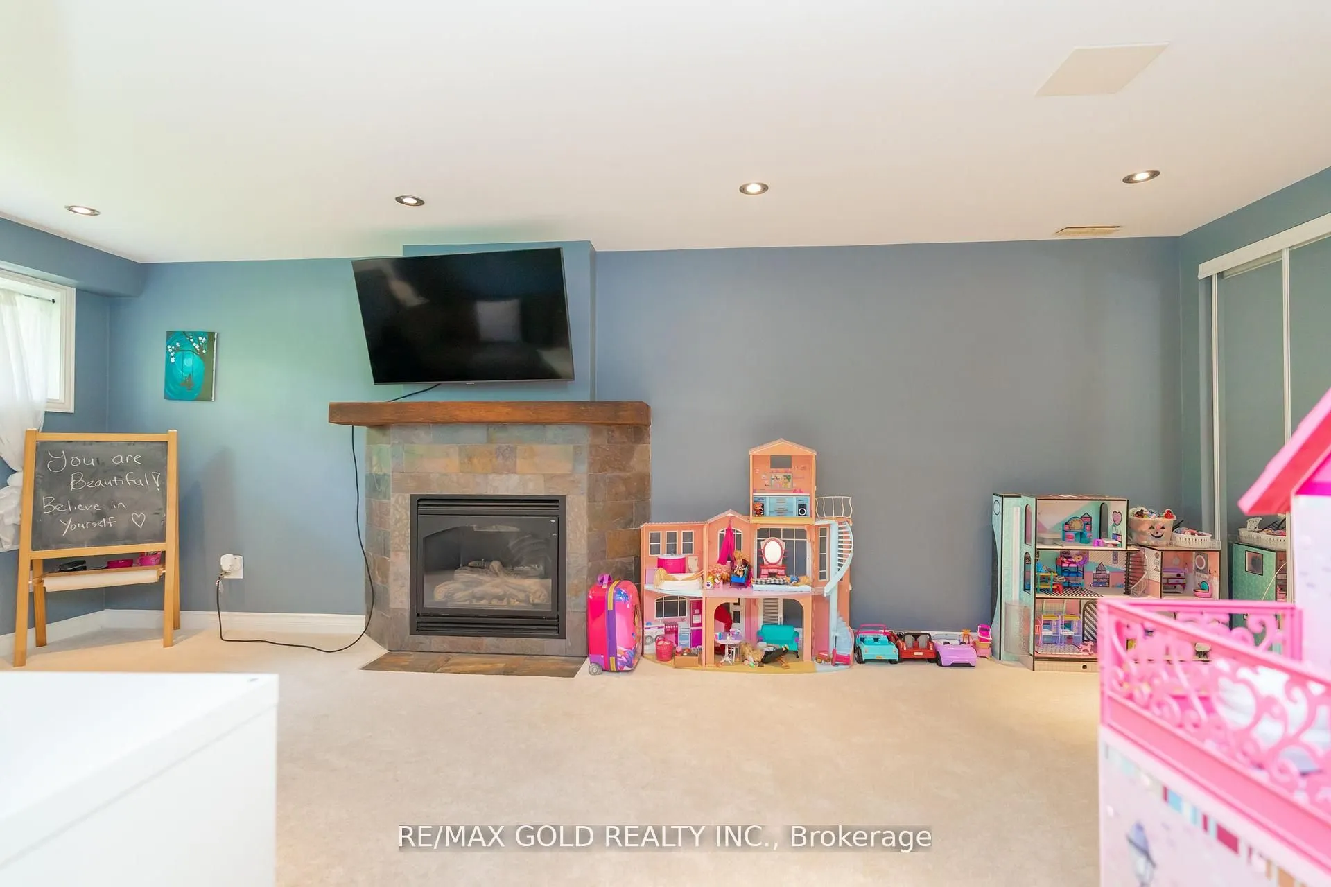 23 Edgebrook Crescent