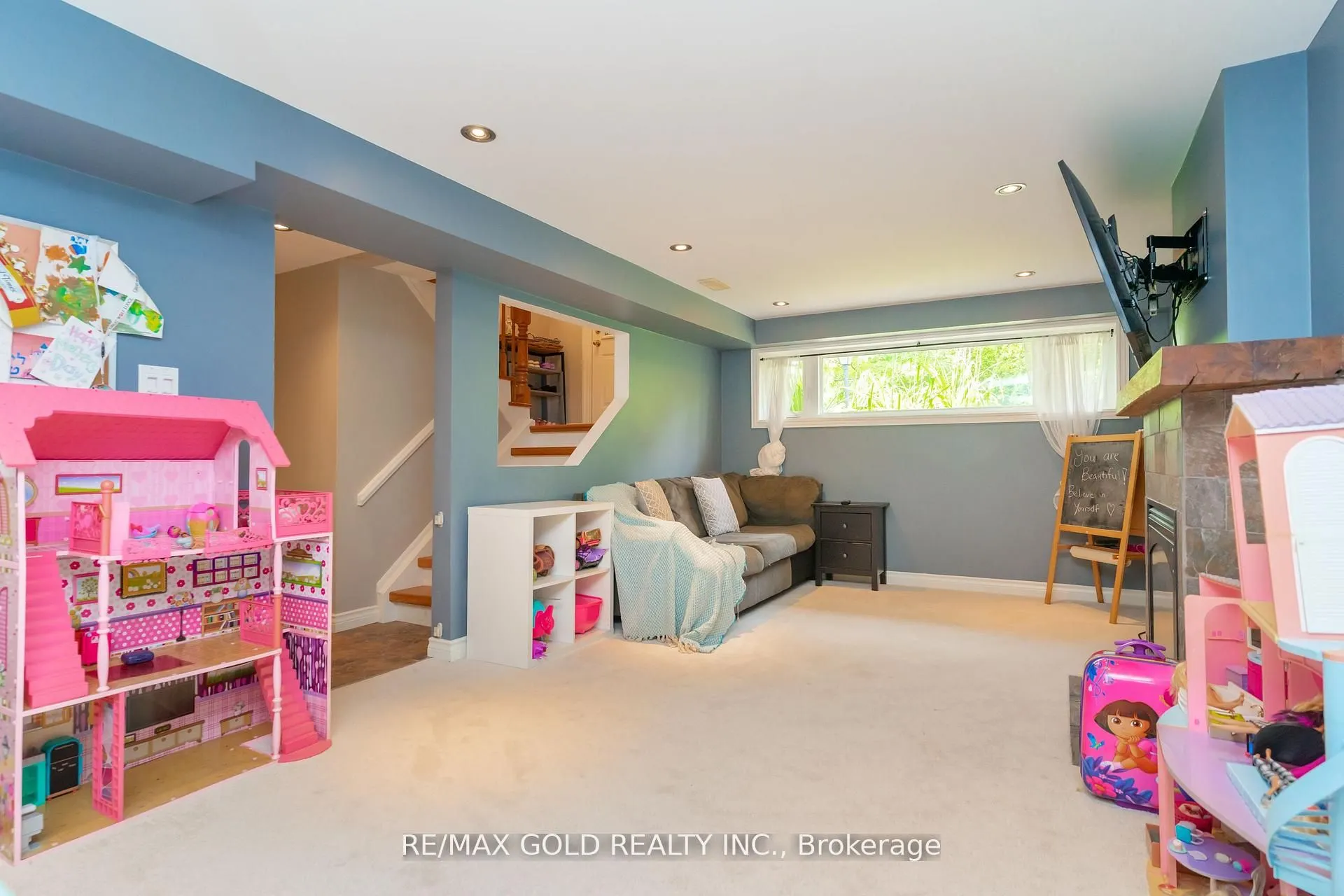 23 Edgebrook Crescent