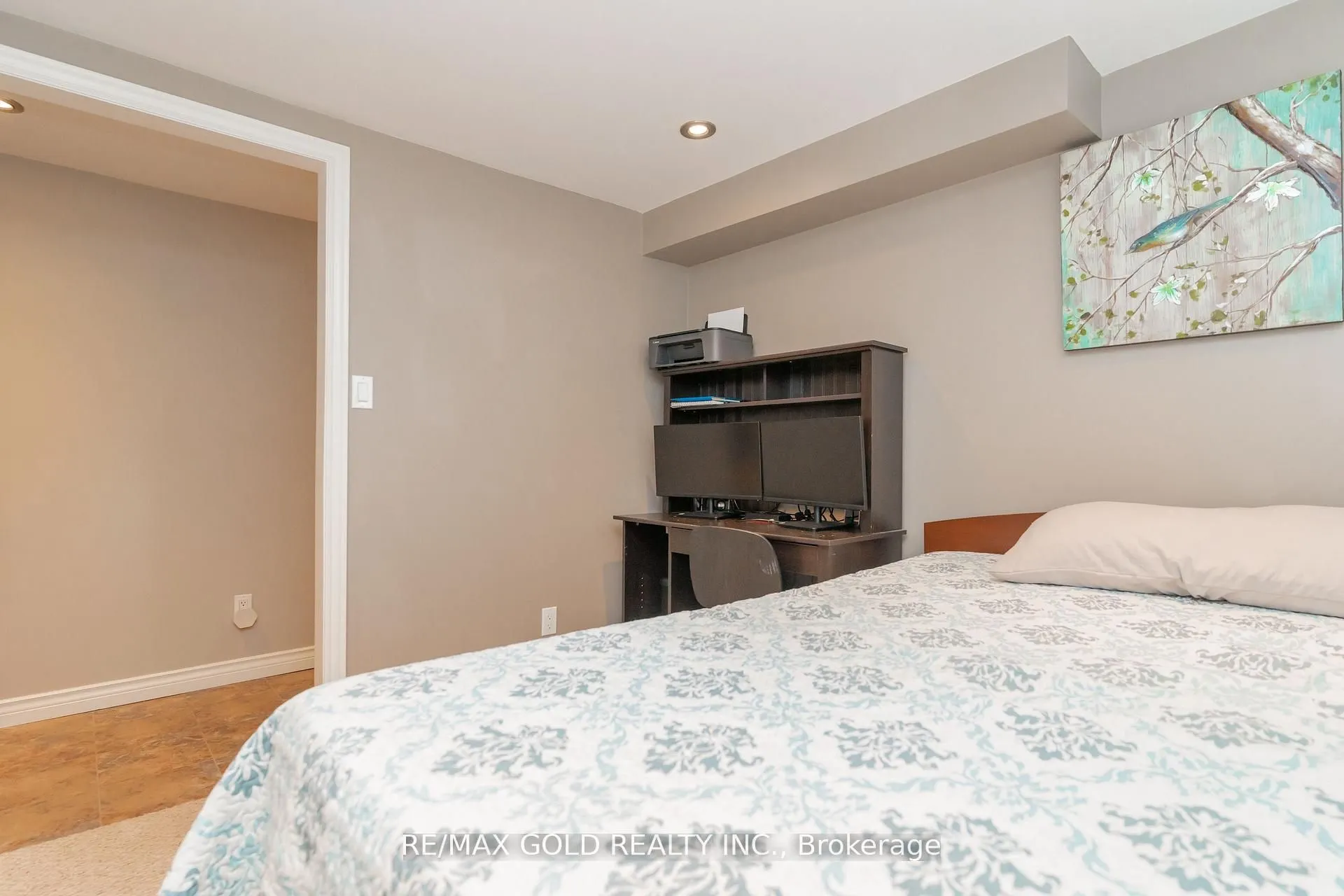 23 Edgebrook Crescent