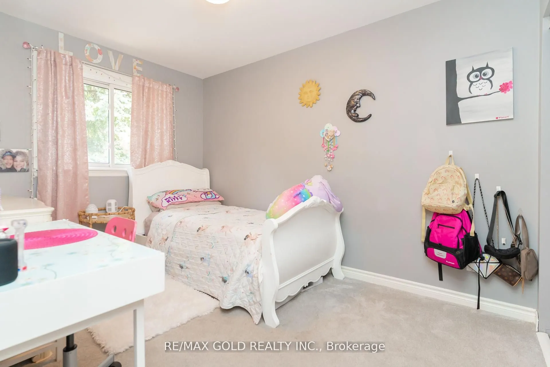 23 Edgebrook Crescent