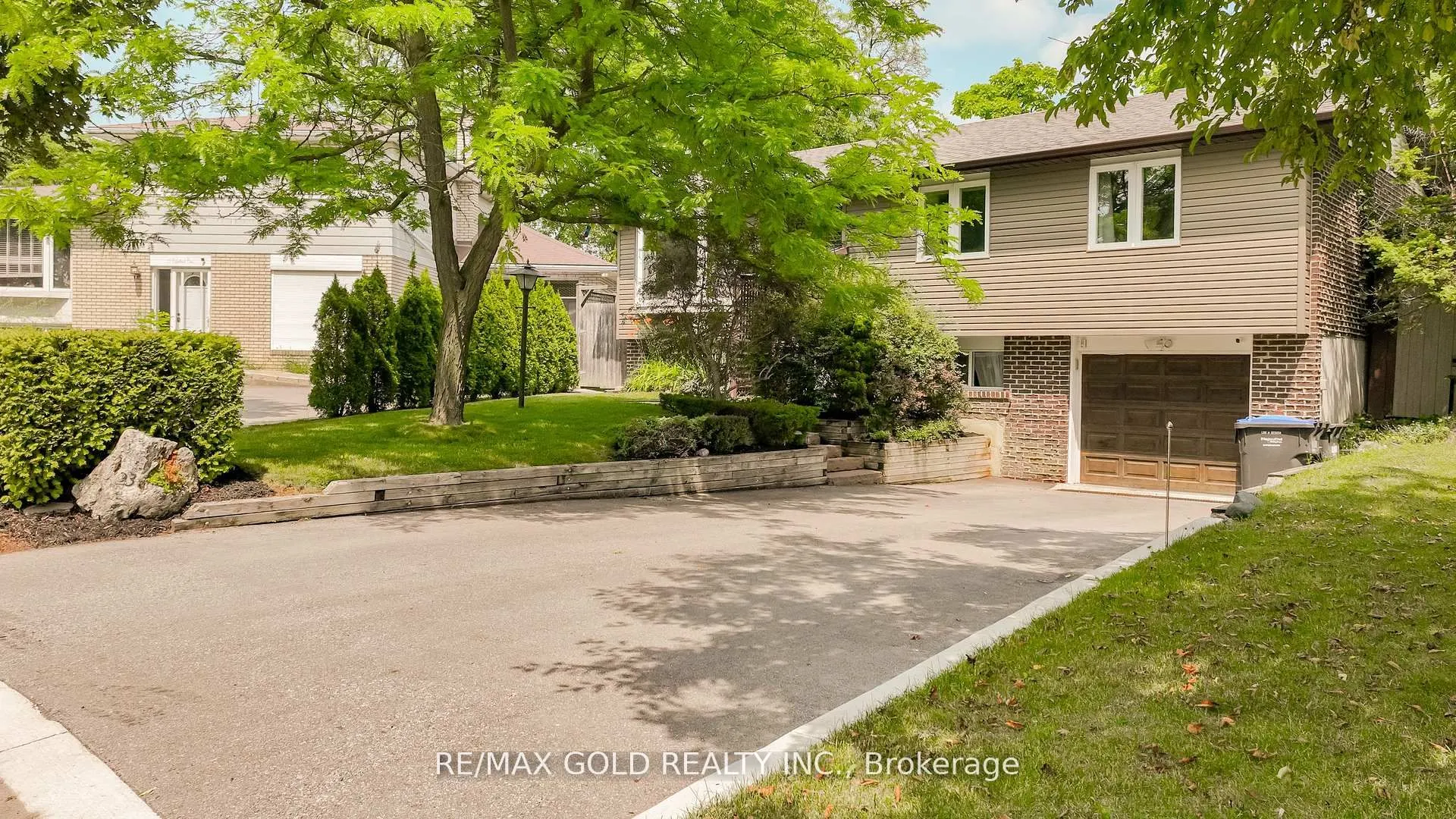 23 Edgebrook Crescent