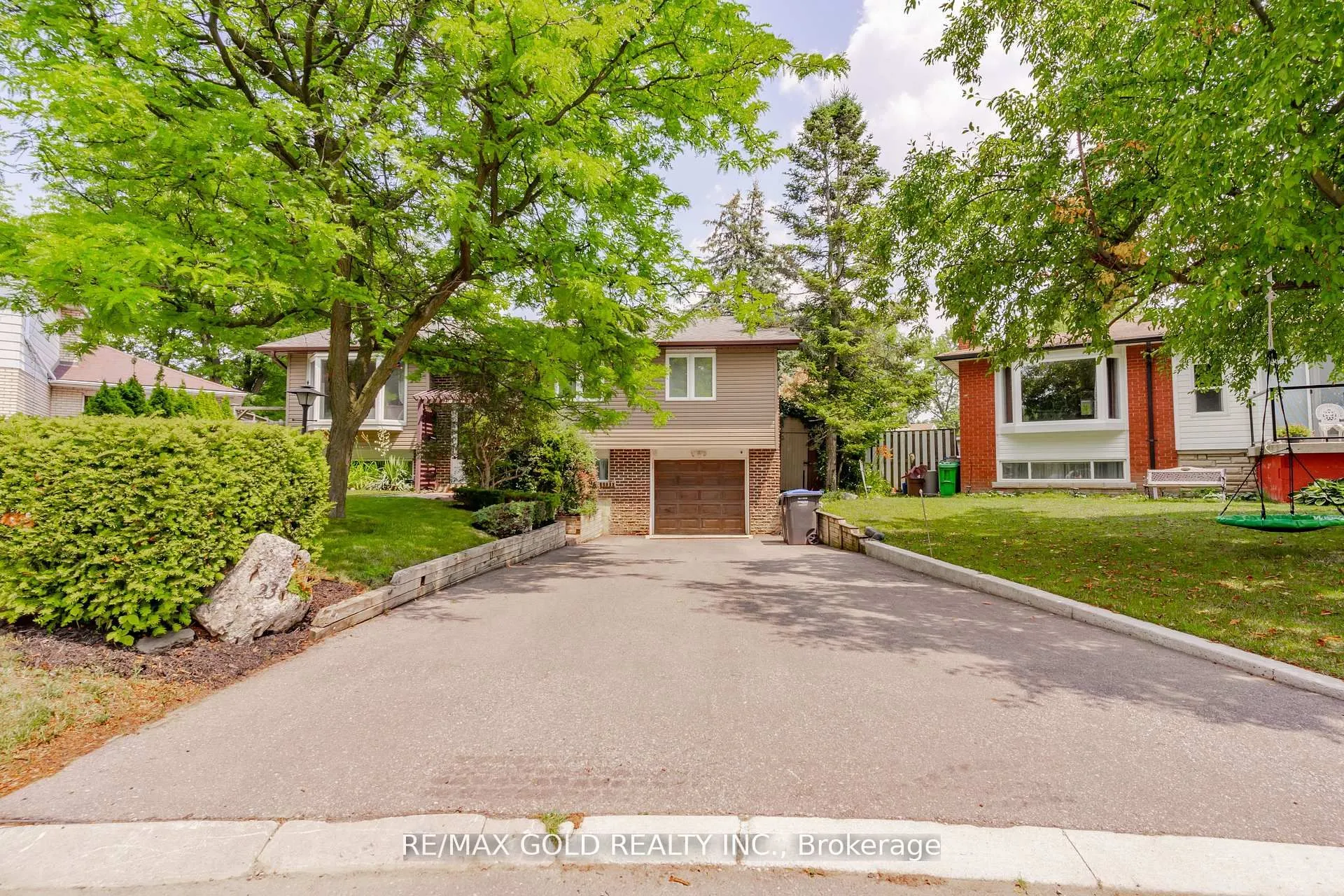 23 Edgebrook Crescent