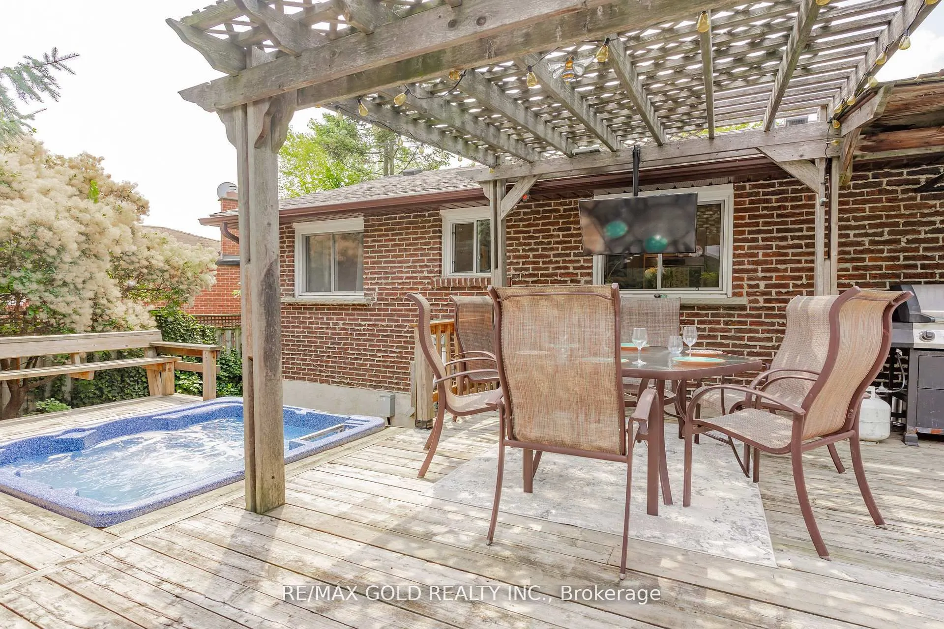 23 Edgebrook Crescent