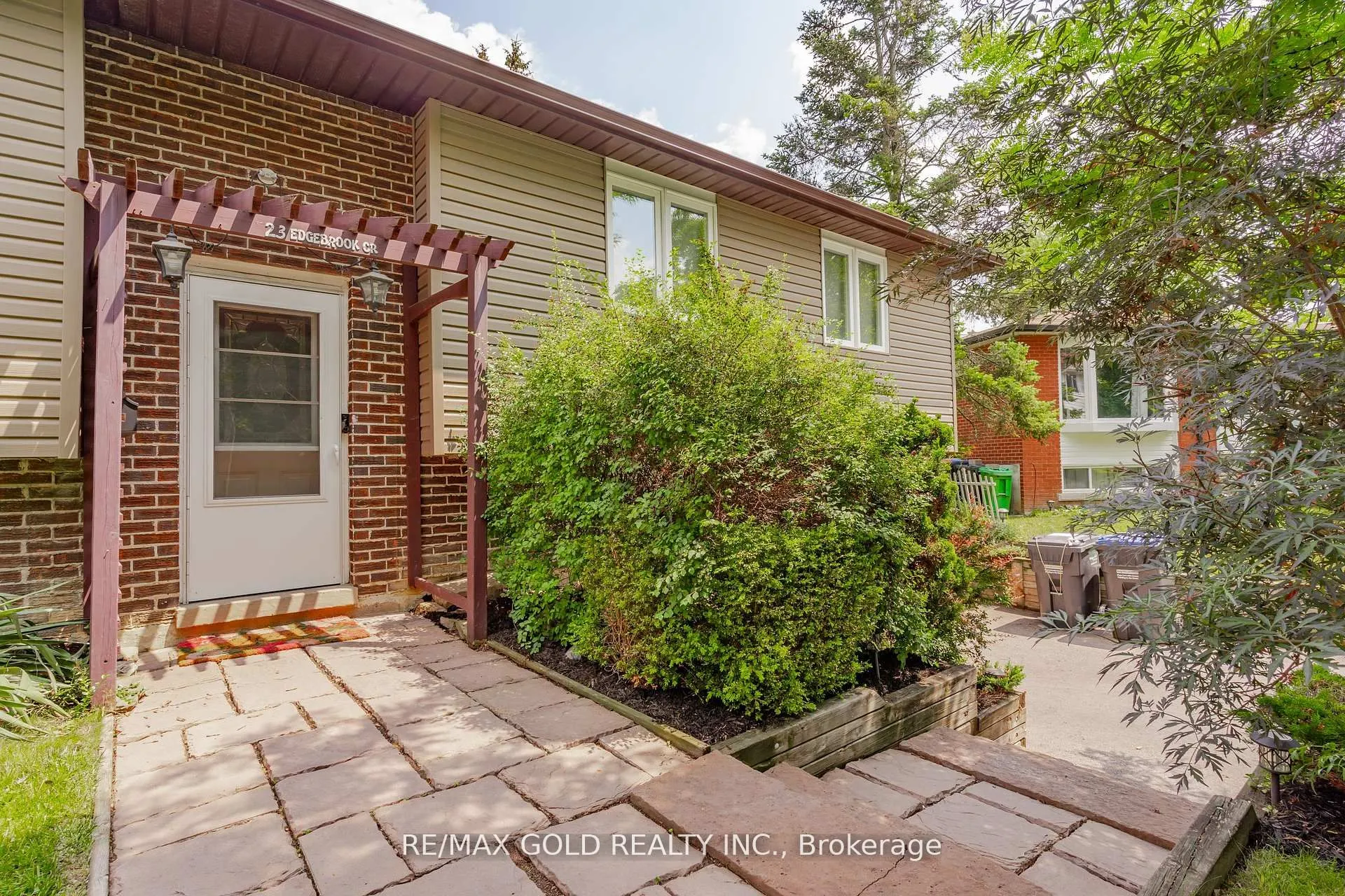 23 Edgebrook Crescent