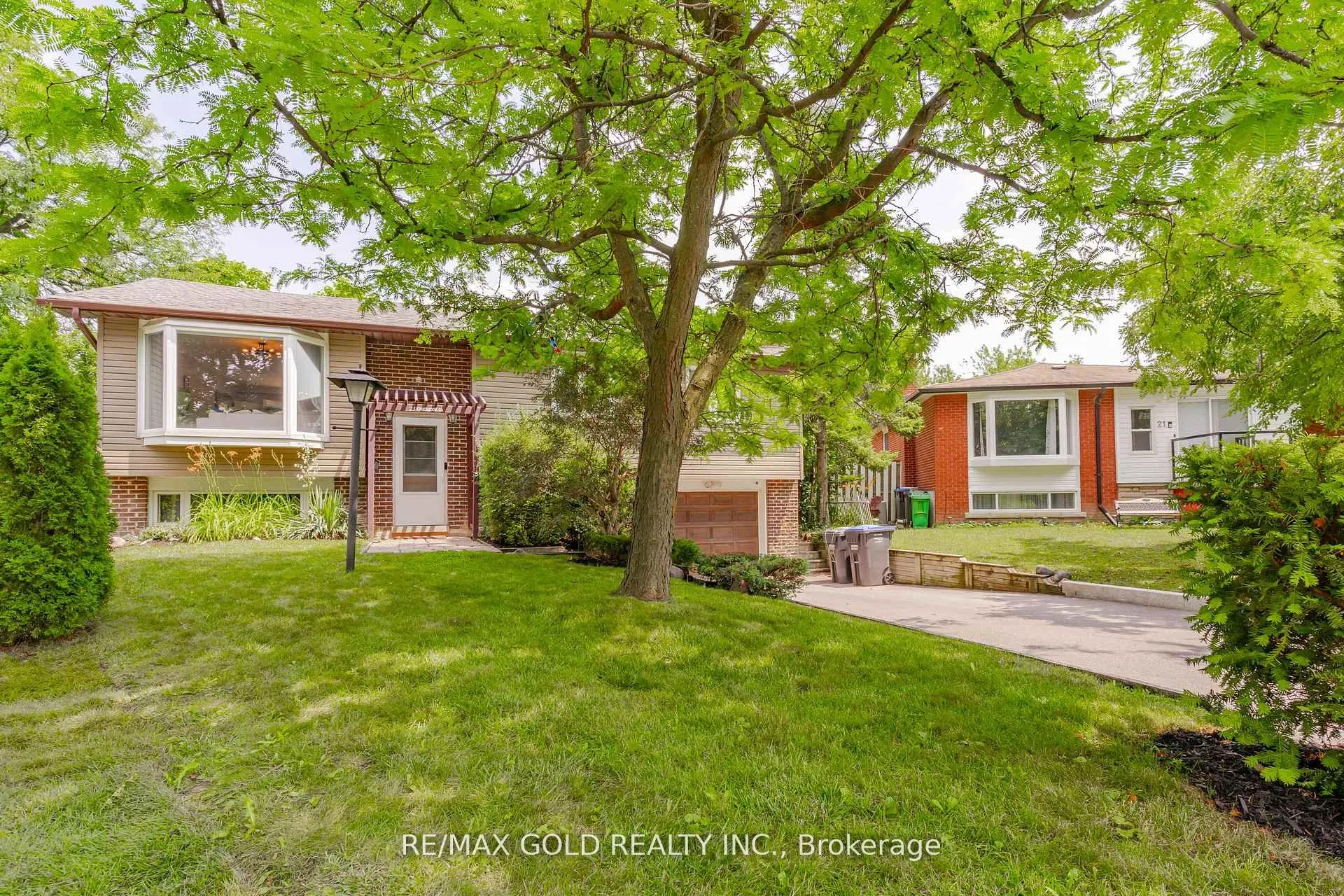 23 Edgebrook Crescent