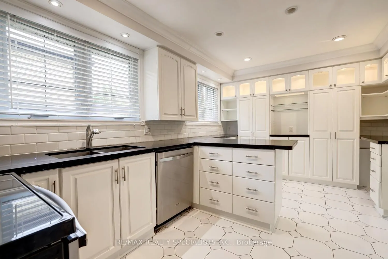 463 Valleyfield Drive
