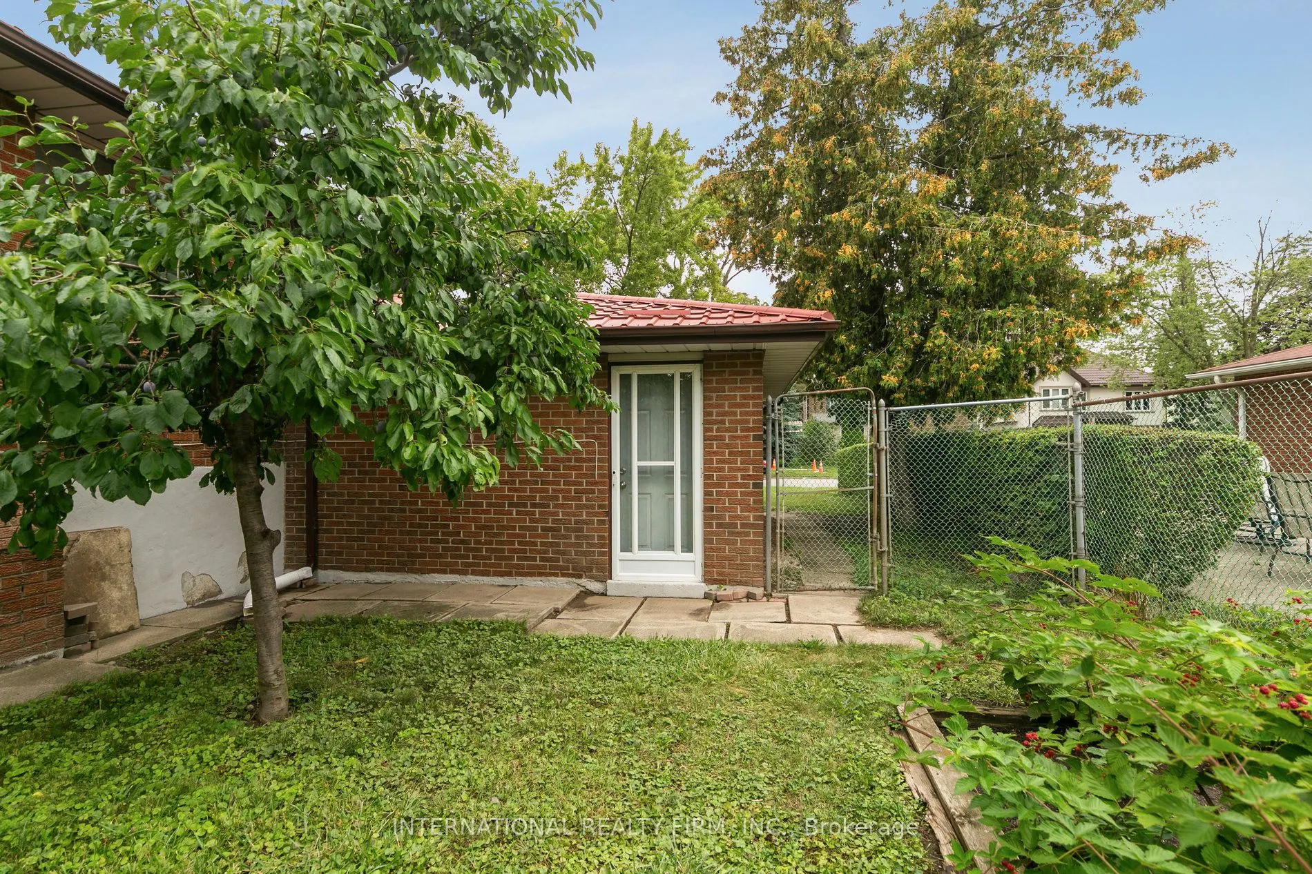 476 Lolita Gardens