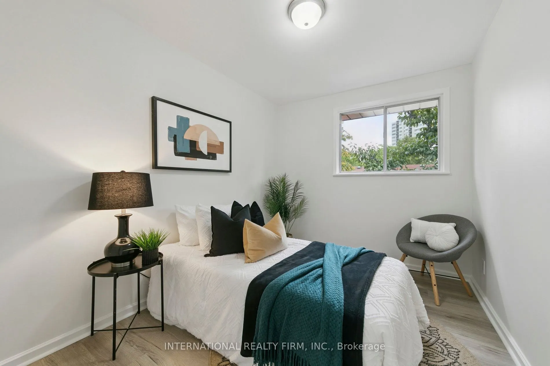 476 Lolita Gardens
