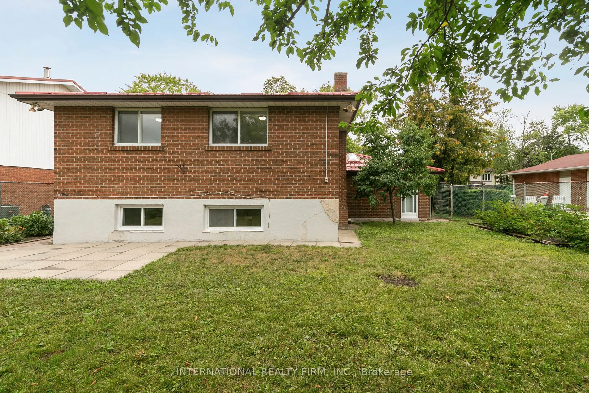 476 Lolita Gardens