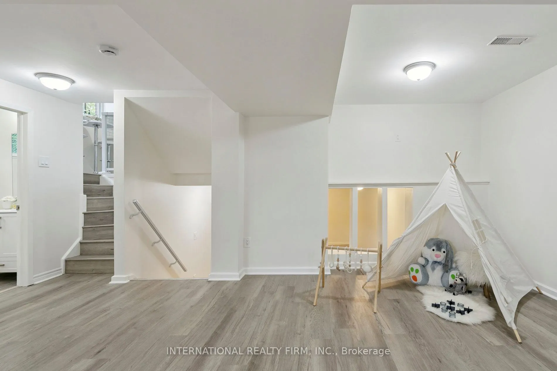 476 Lolita Gardens