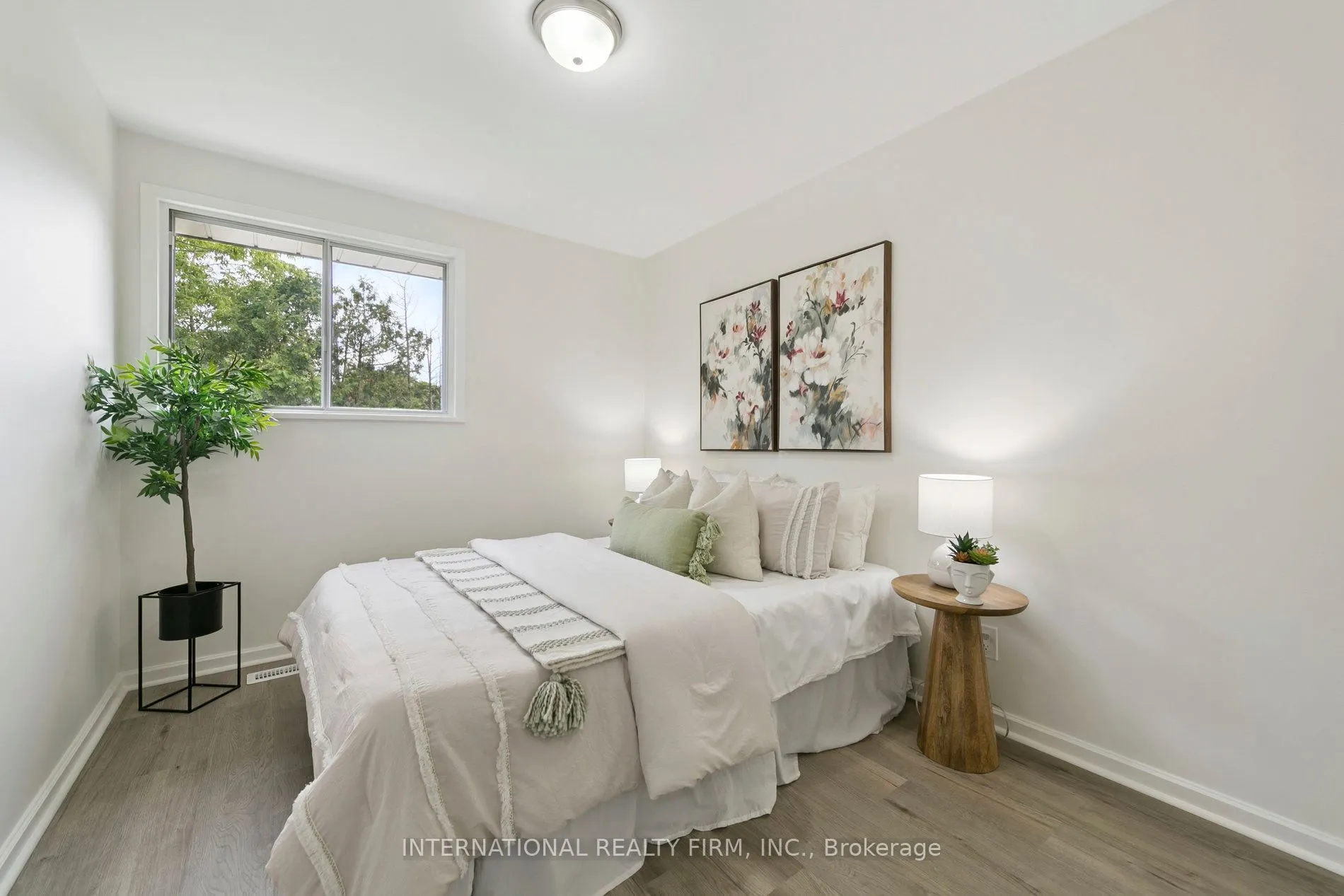 476 Lolita Gardens