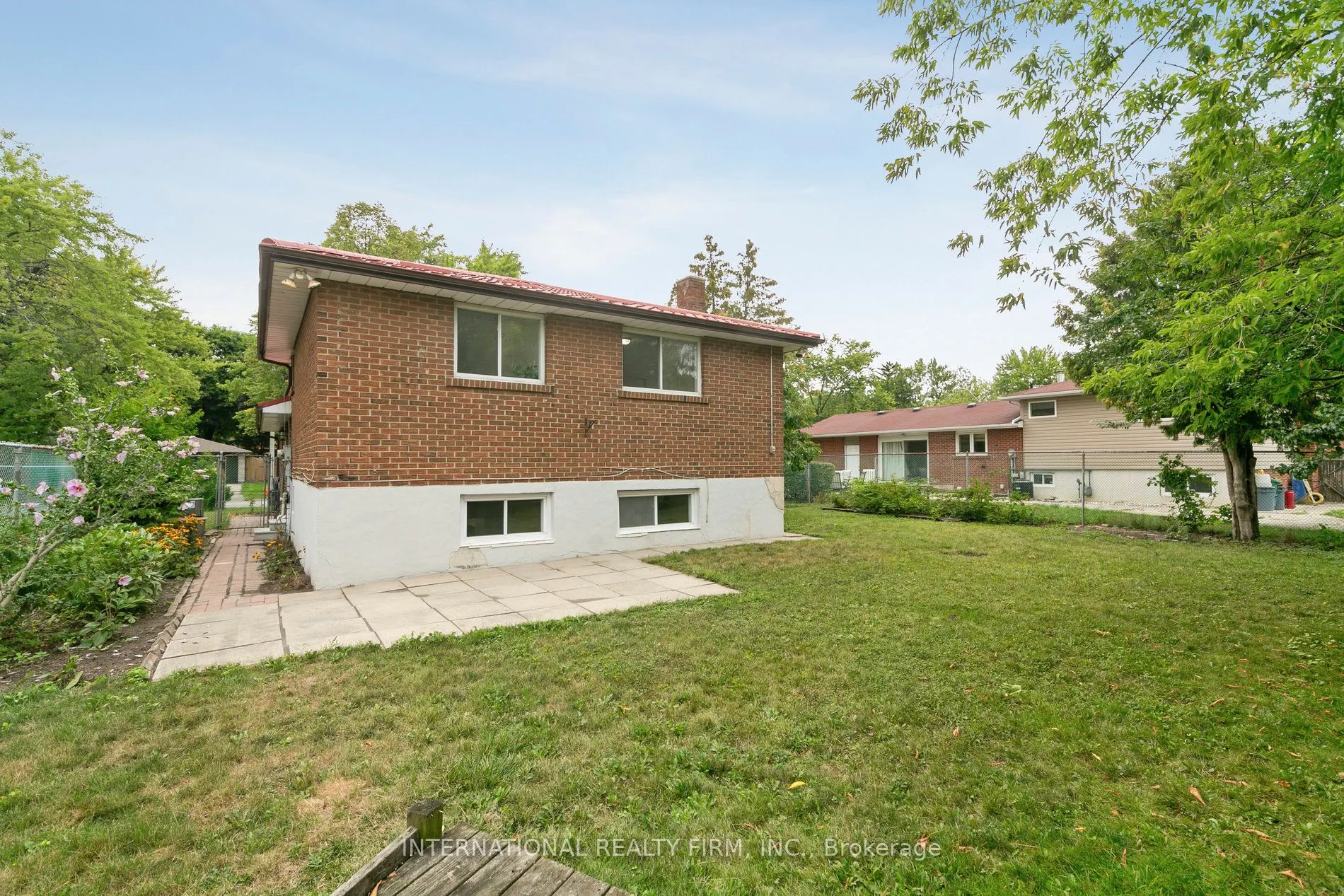 476 Lolita Gardens