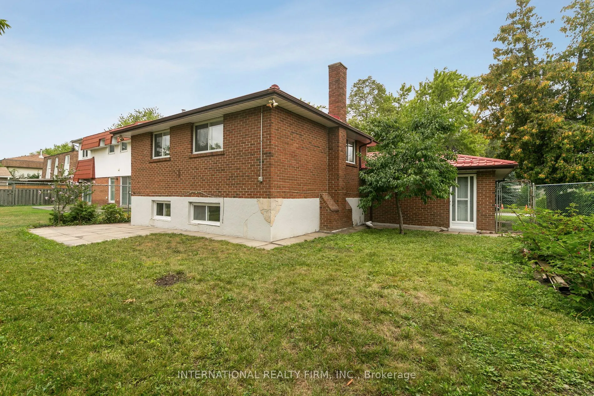 476 Lolita Gardens