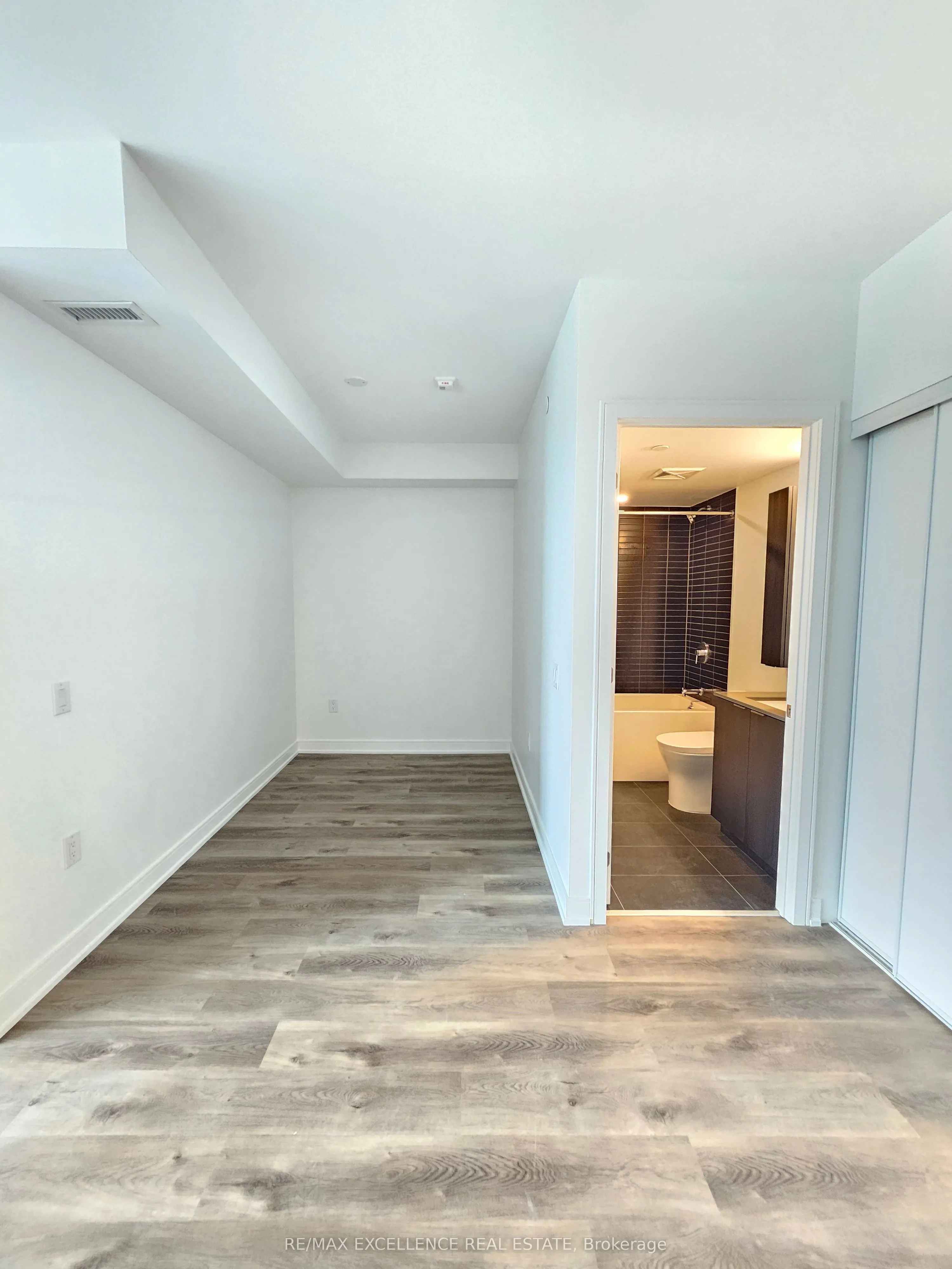 3009 Novar Road, #907