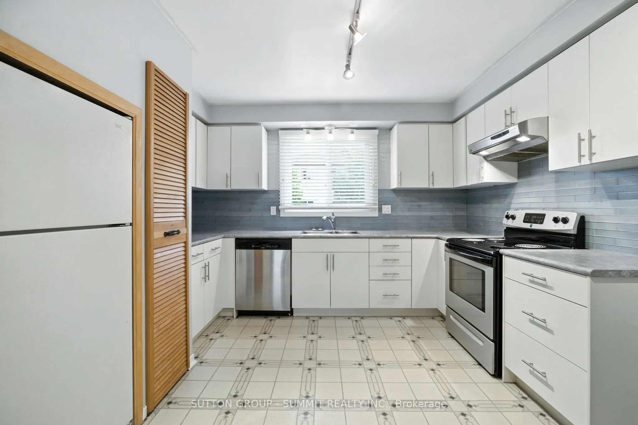 1450 SIXTH Line, #17