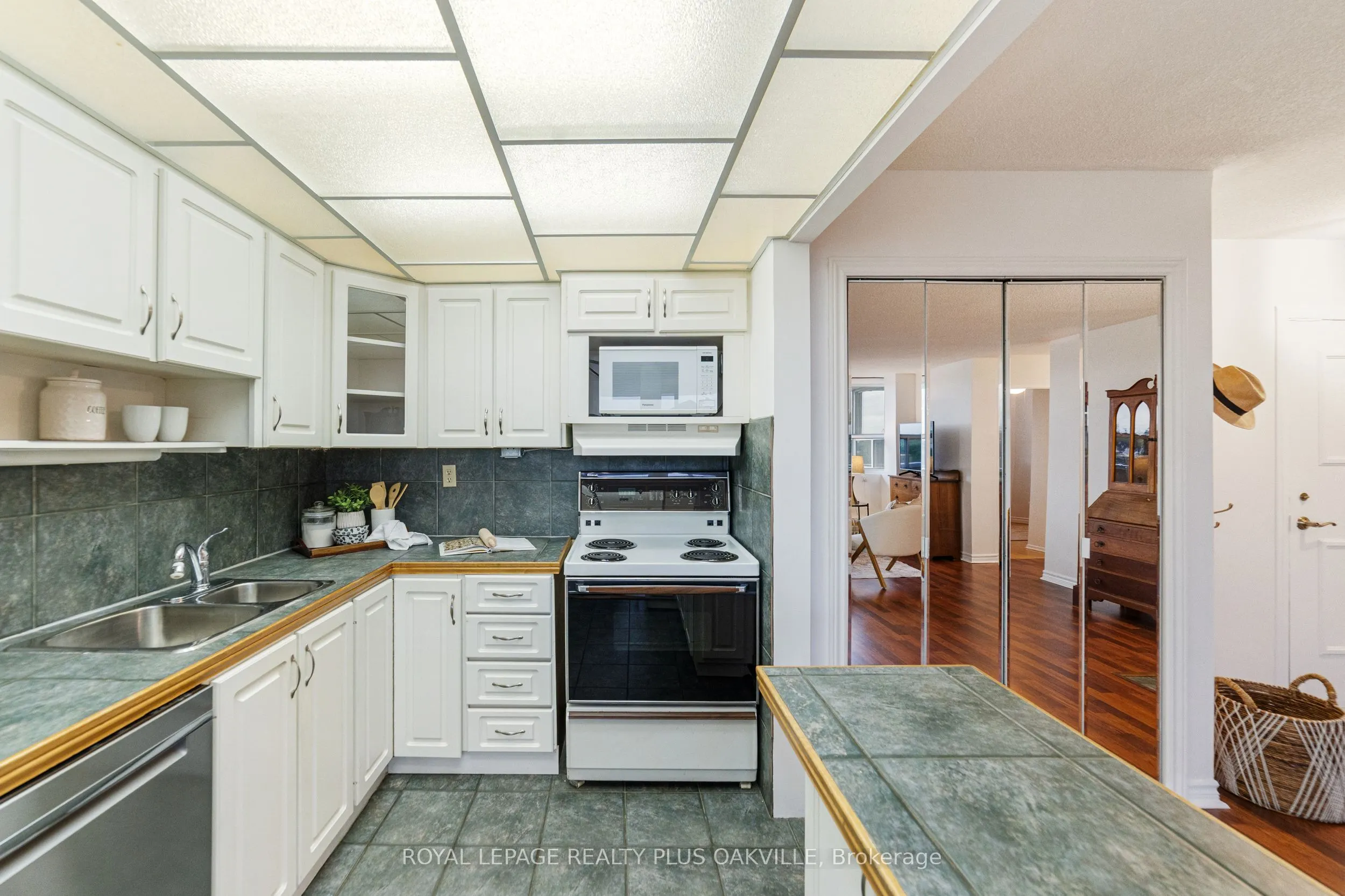 2263 Marine Drive, #508