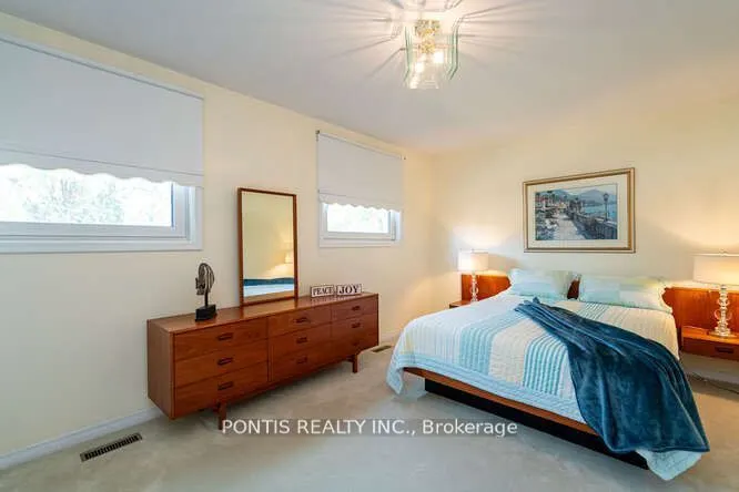 140 FOLKSTONE Crescent