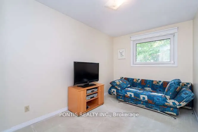 140 FOLKSTONE Crescent