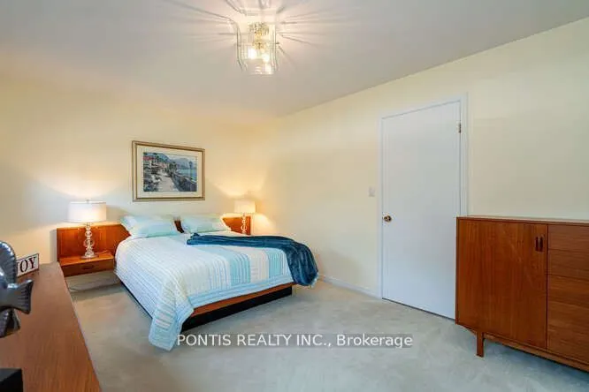 140 FOLKSTONE Crescent