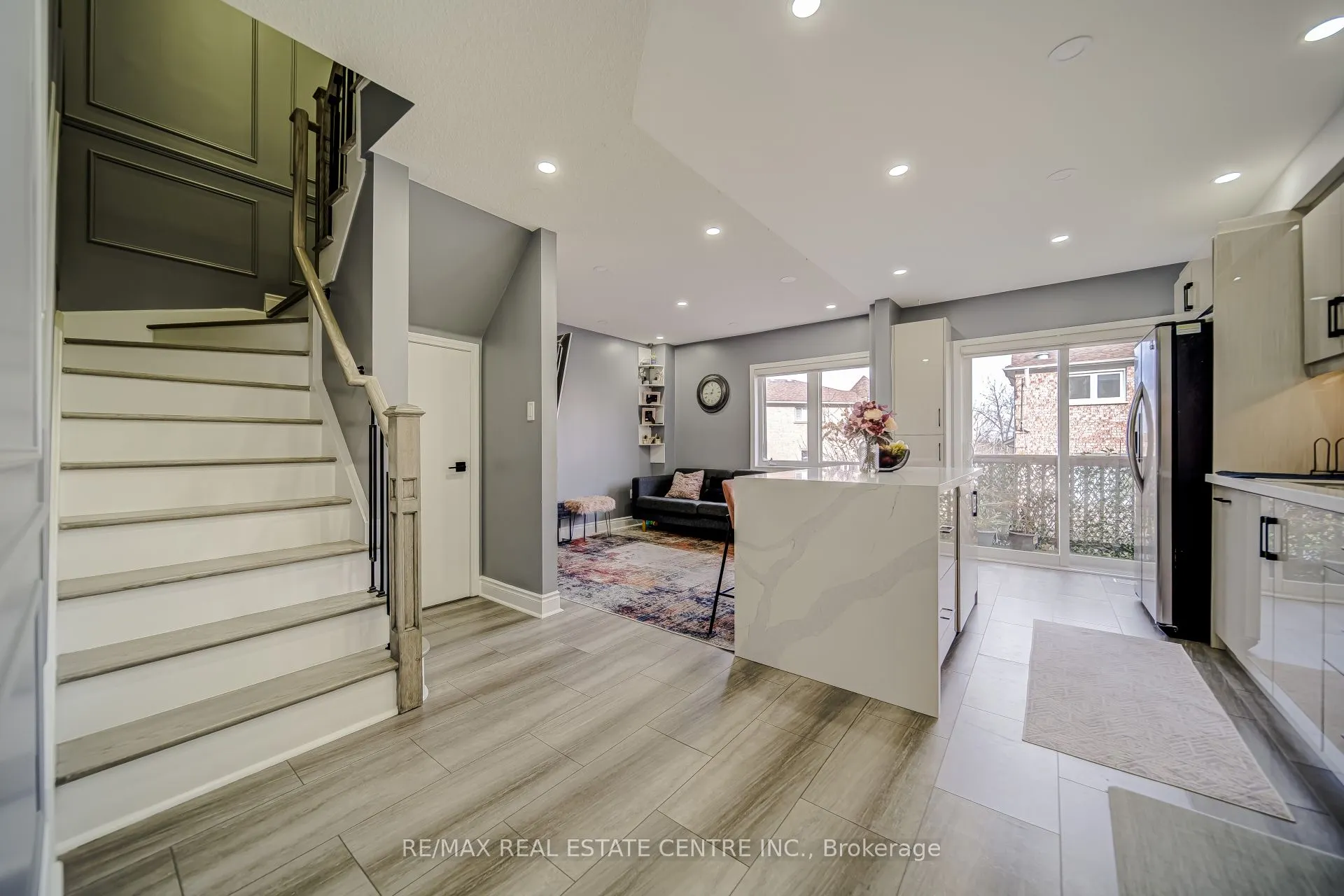 5831 Tiz Road