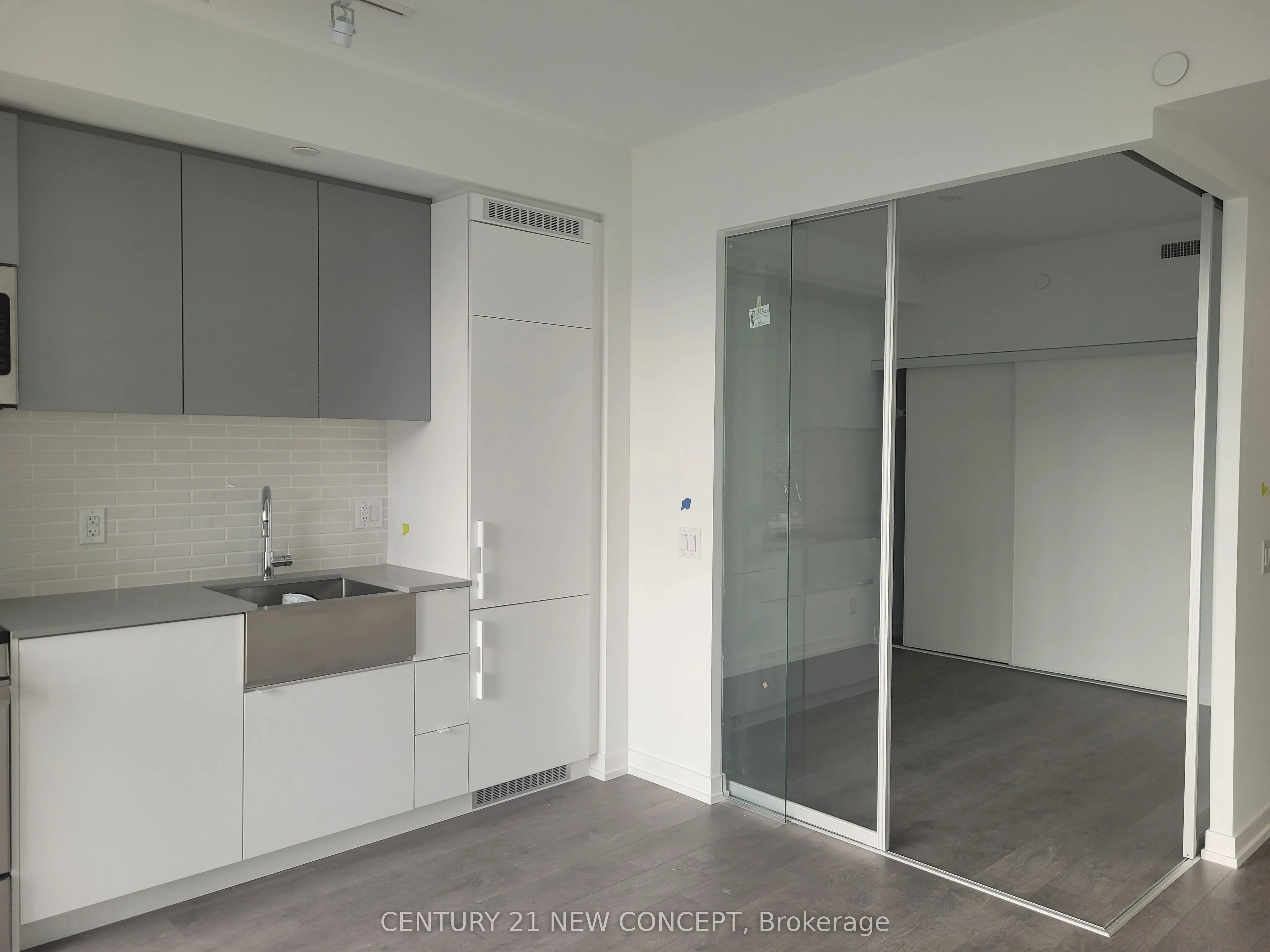 270 Dufferin Street, #725