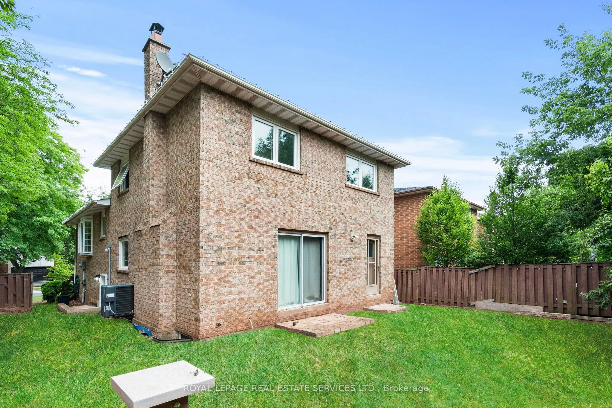 1504 Kenilworth Crescent