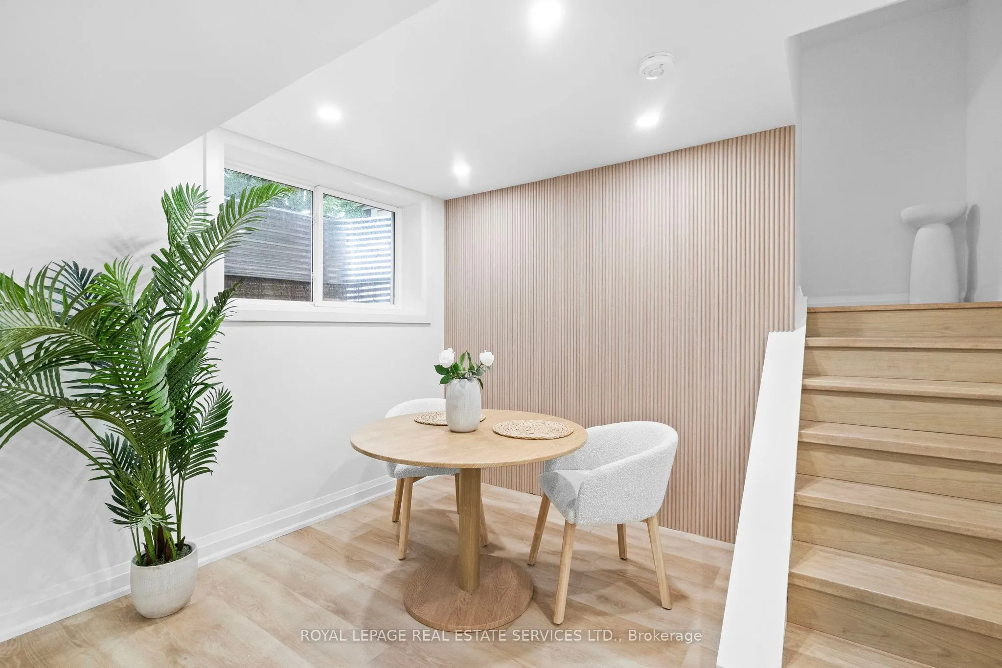 1504 Kenilworth Crescent