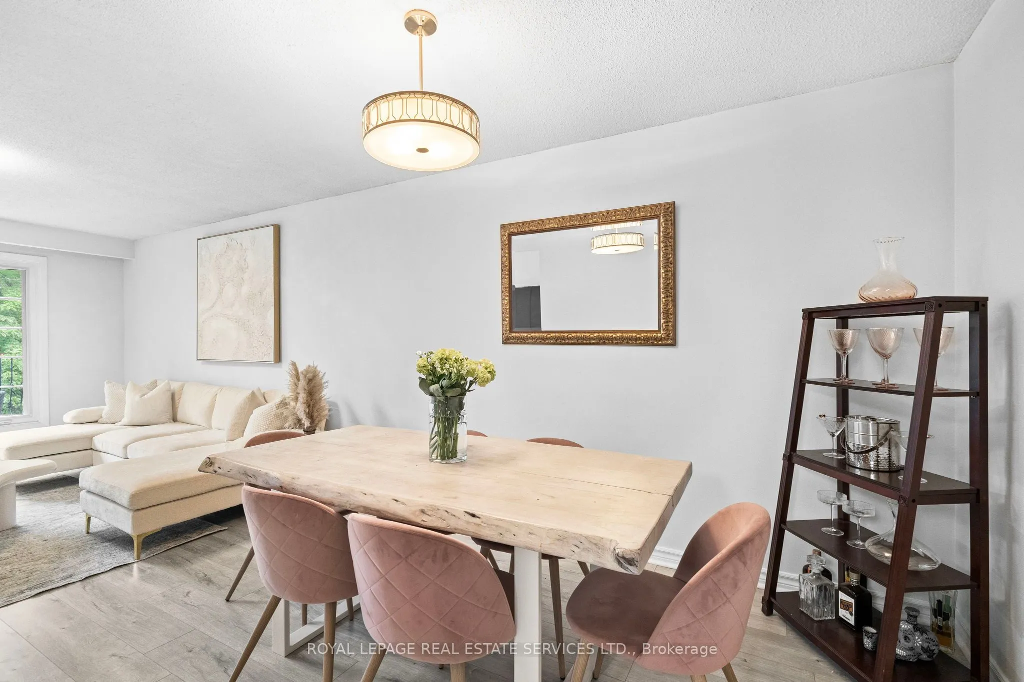 1504 Kenilworth Crescent