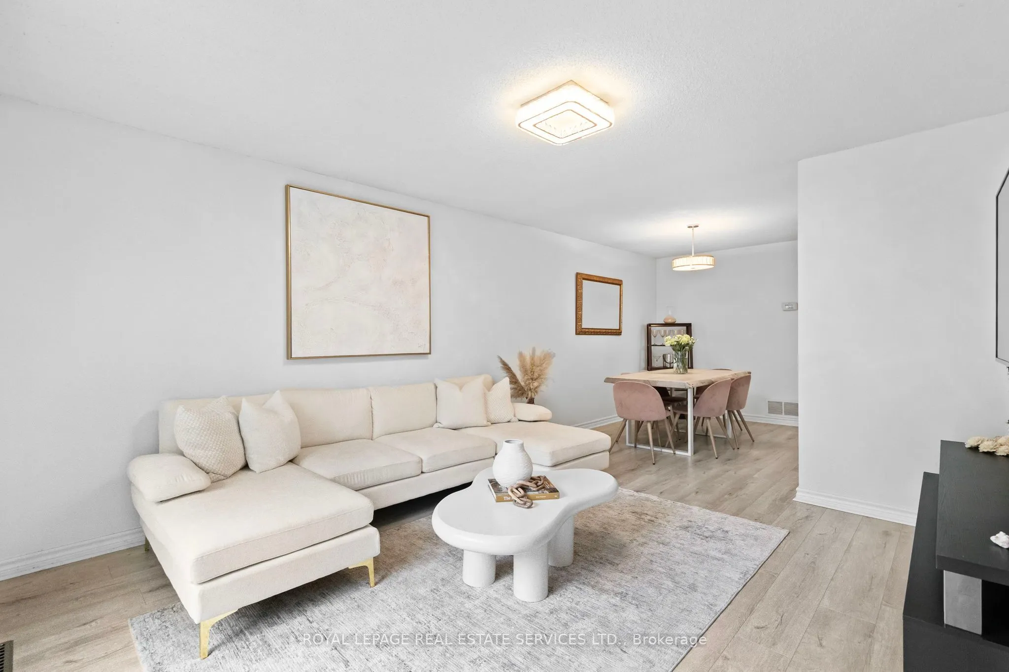 1504 Kenilworth Crescent