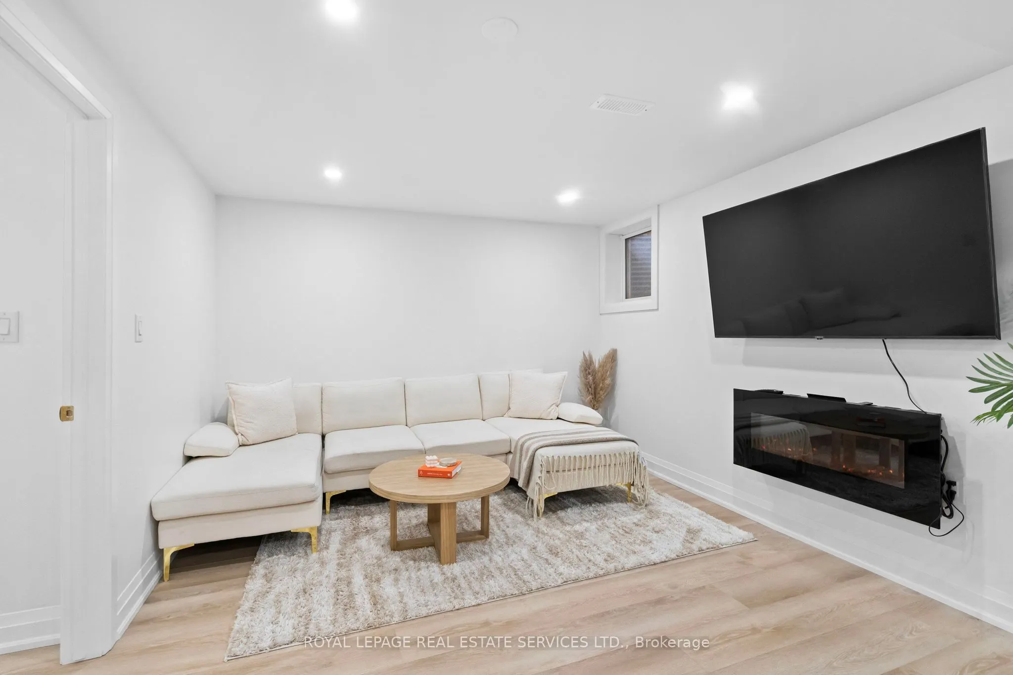 1504 Kenilworth Crescent