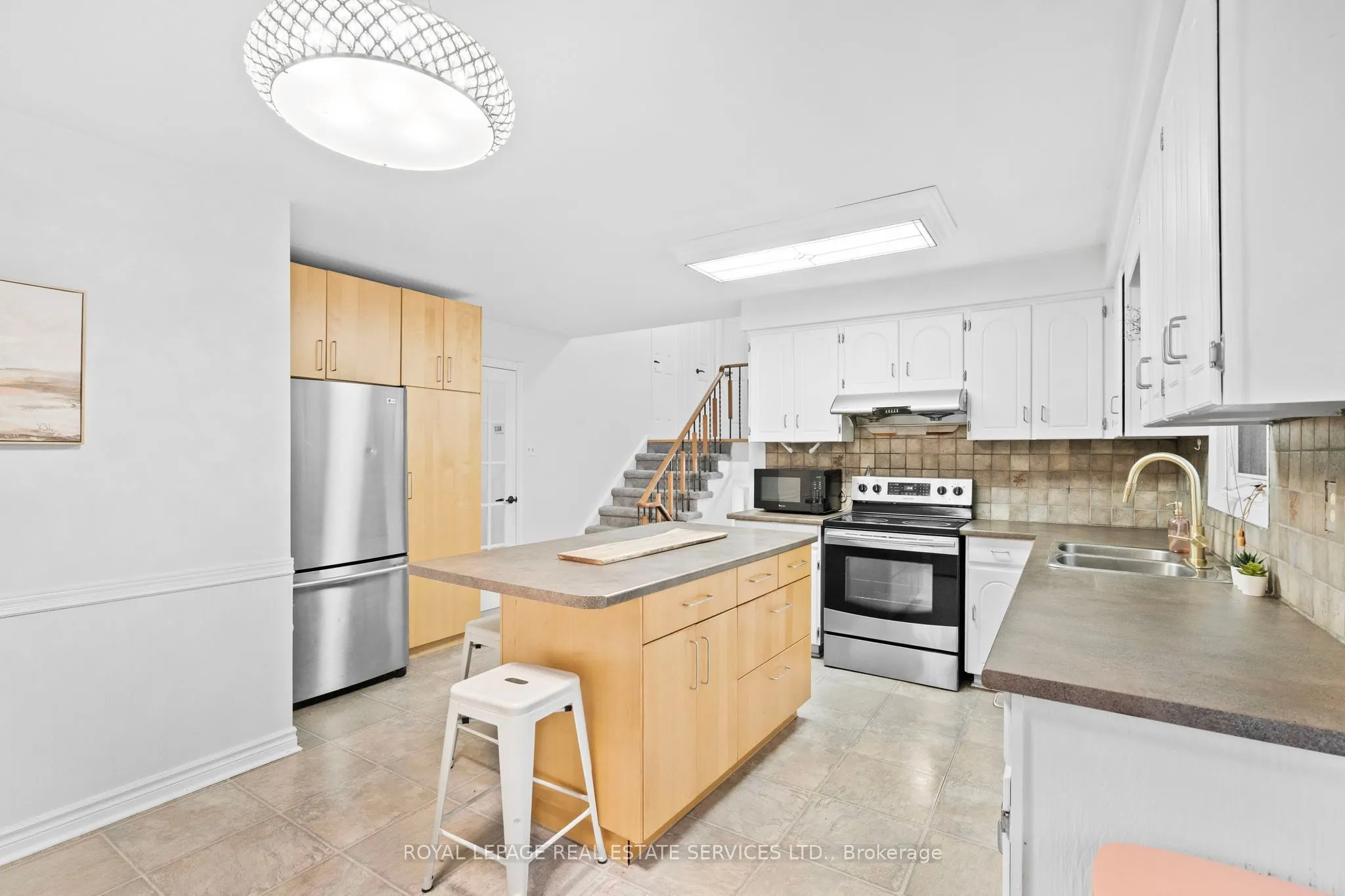1504 Kenilworth Crescent